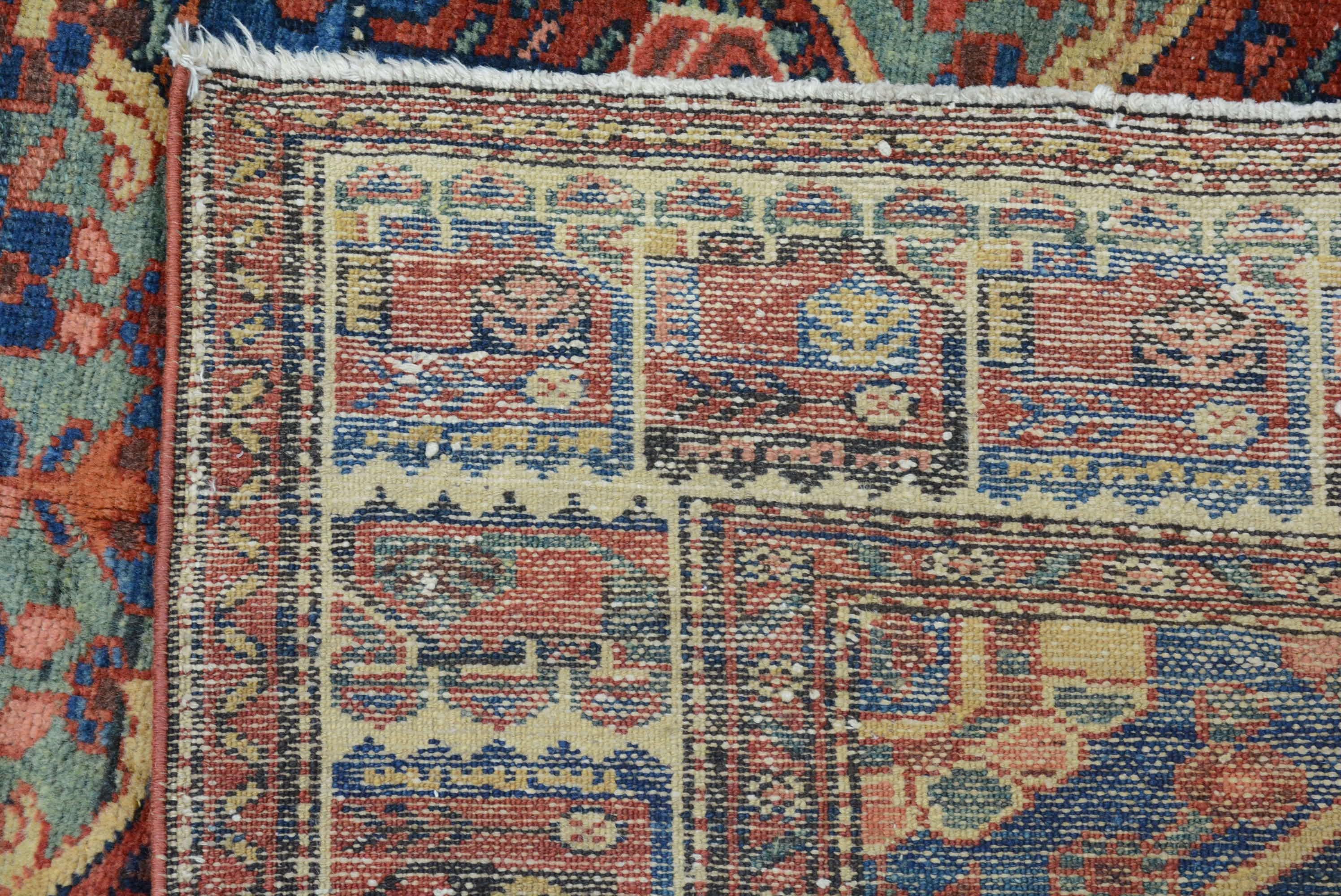 Antiker persischer Bachtiari-Teppich im Angebot 2