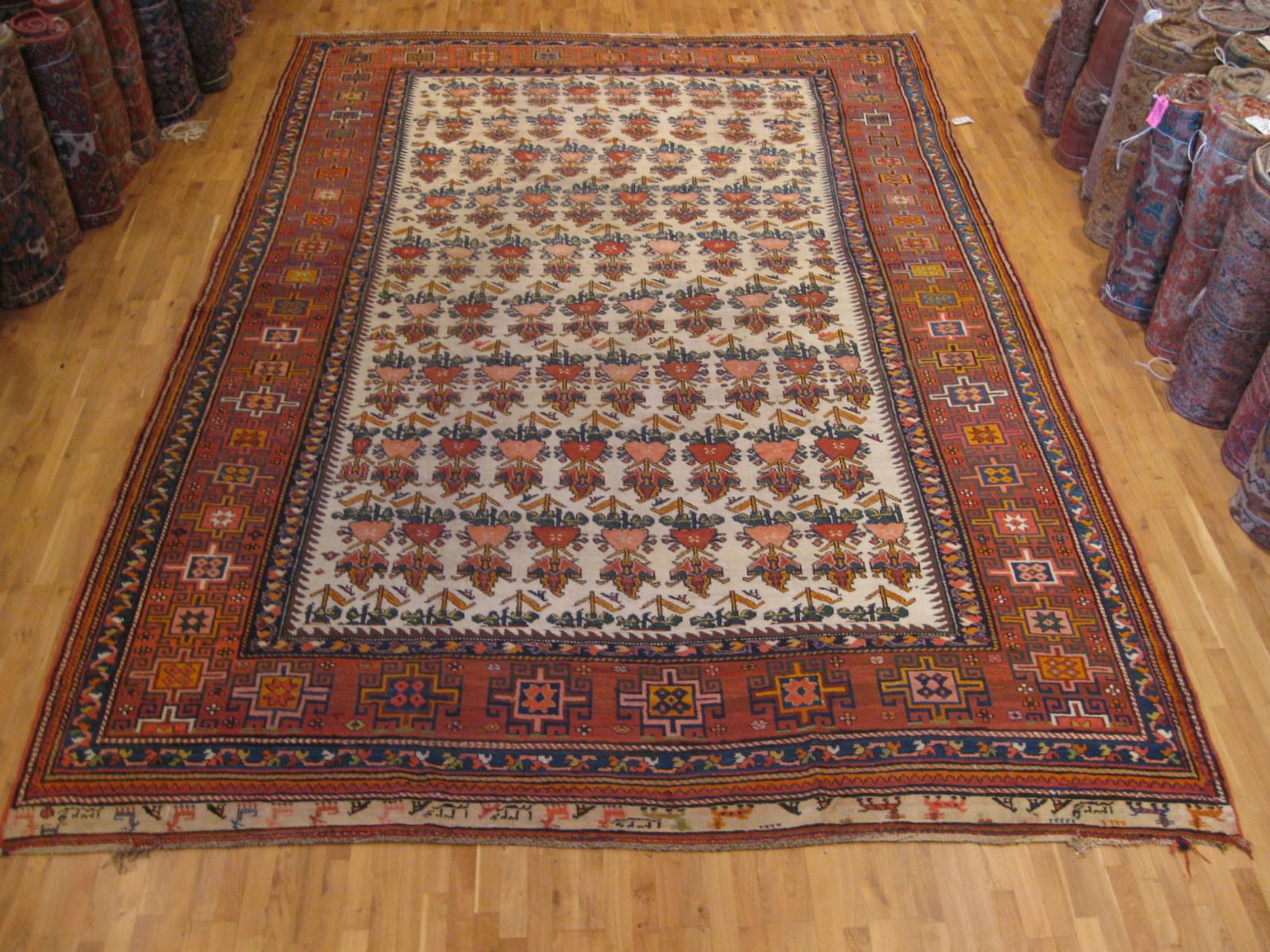 Antique Persian Bakhtiari rug

 All wool, natural vegetal dyes, hand knotted in Iran.