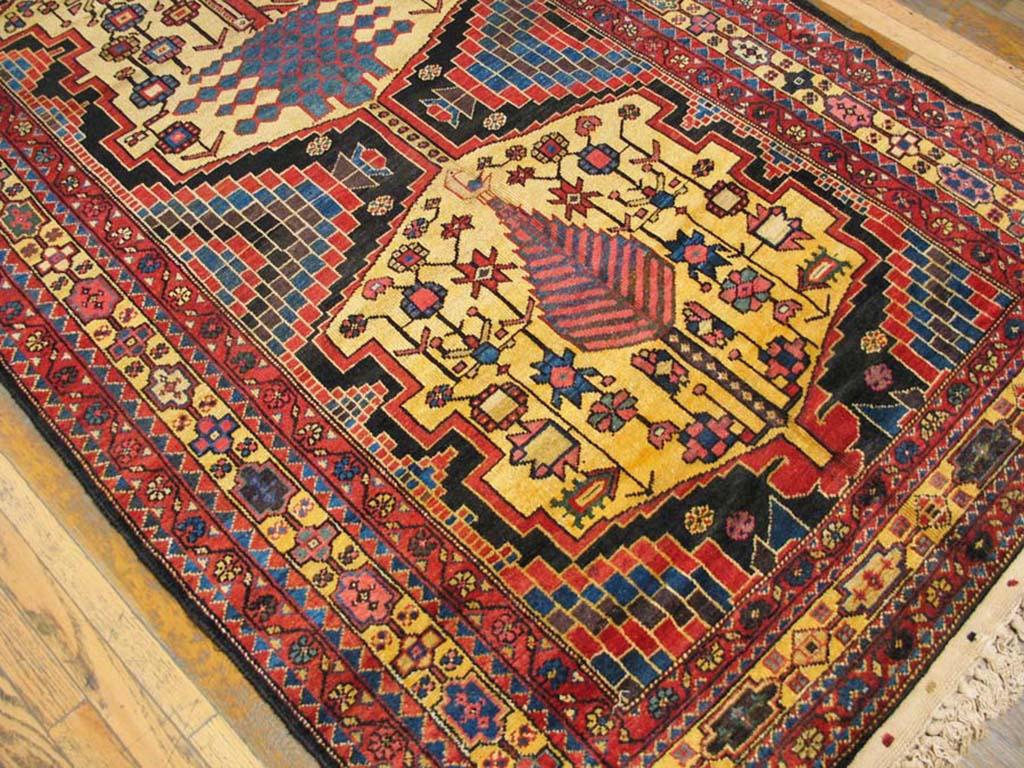 Antique Persian Bakhtiari rug, measures: 5'0