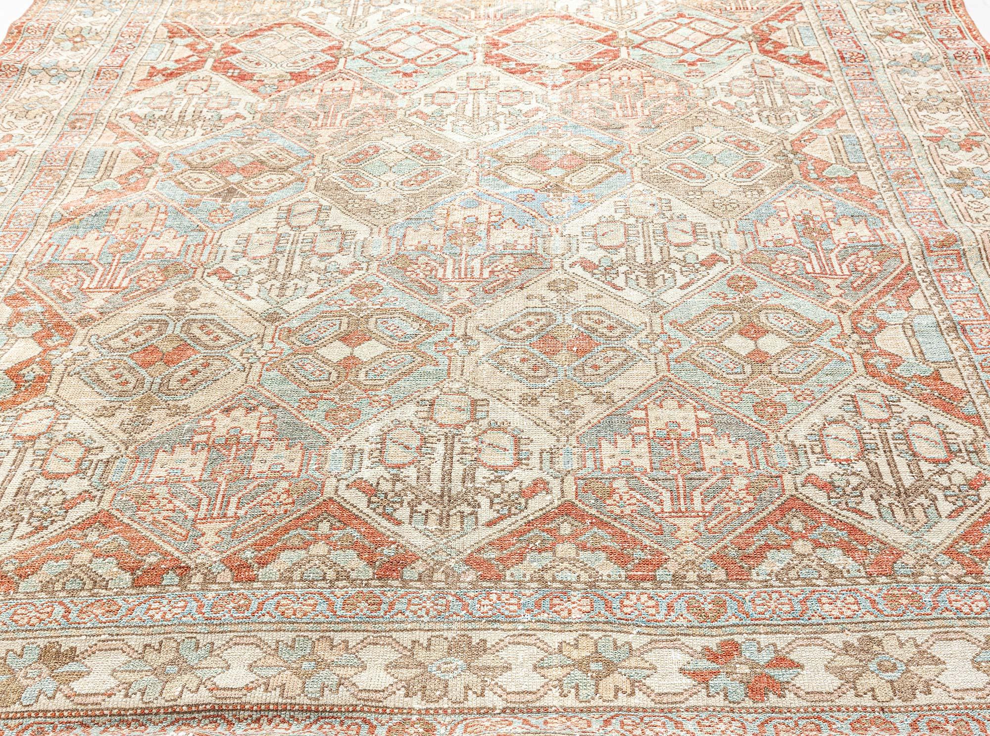 Antique Persian Bakhtiari rug
Size: 6'5