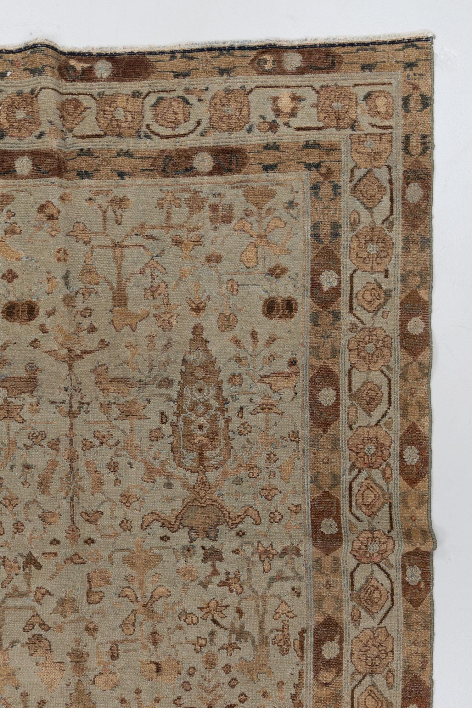 Antique Persian Bakhtiari Rug In Good Condition For Sale In West Palm Beach, FL