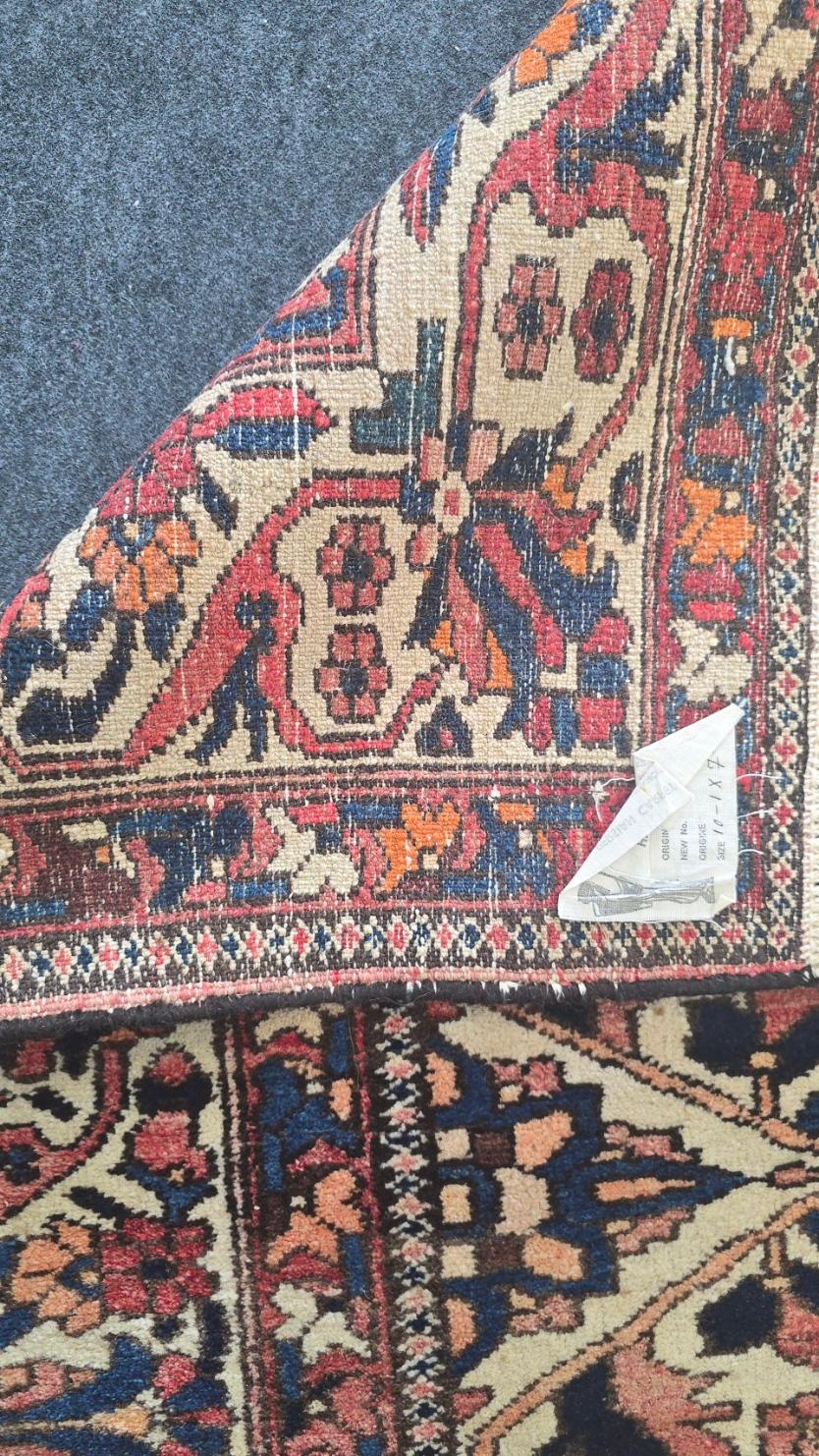 Antique Persian Bakhtiari Rug (Bakshaish) im Angebot