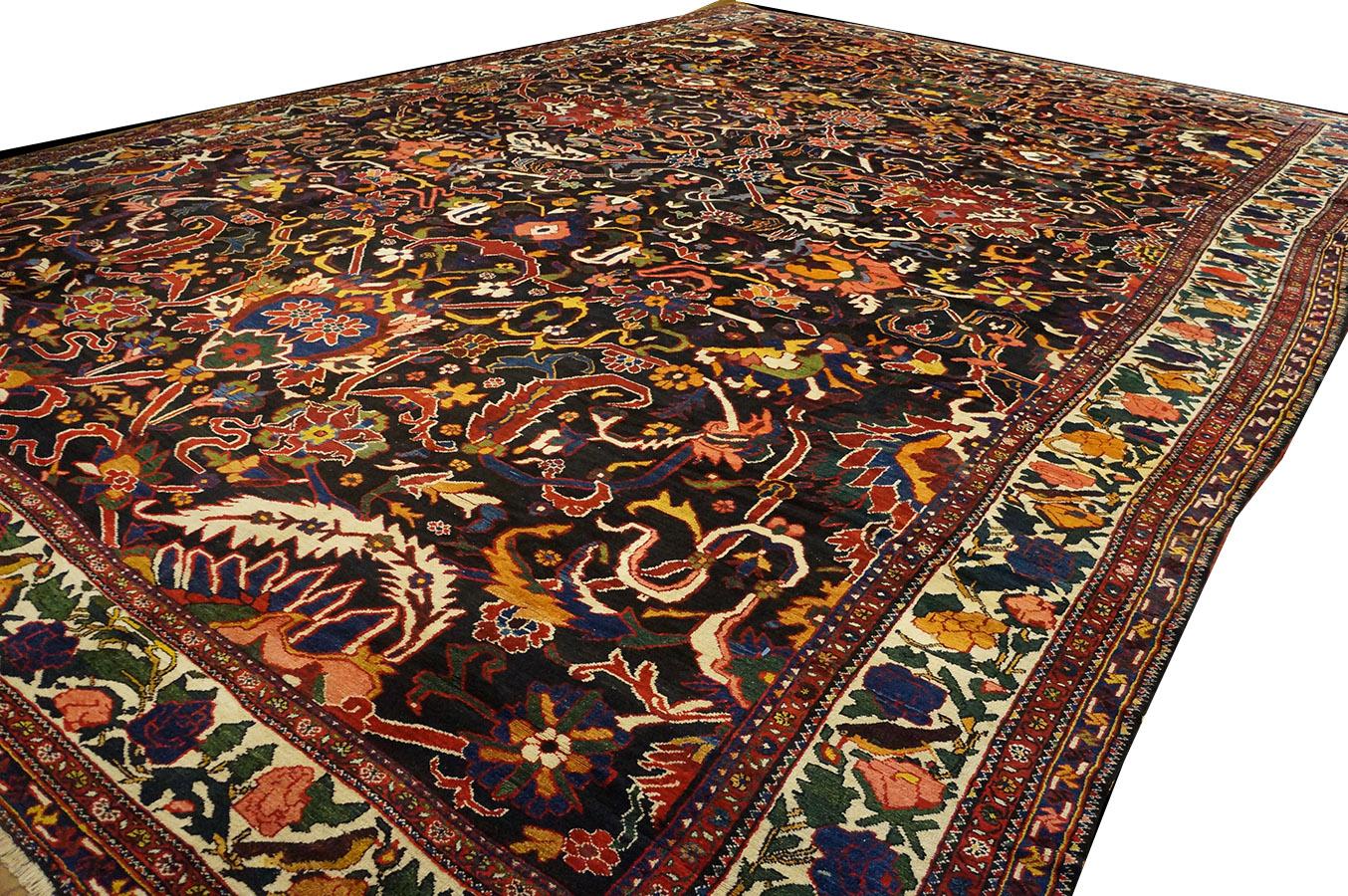 Early 20th Century Persian Bakhtiari Carpet ( 16' x 23' - 487 x 702 ) In Good Condition For Sale In New York, NY