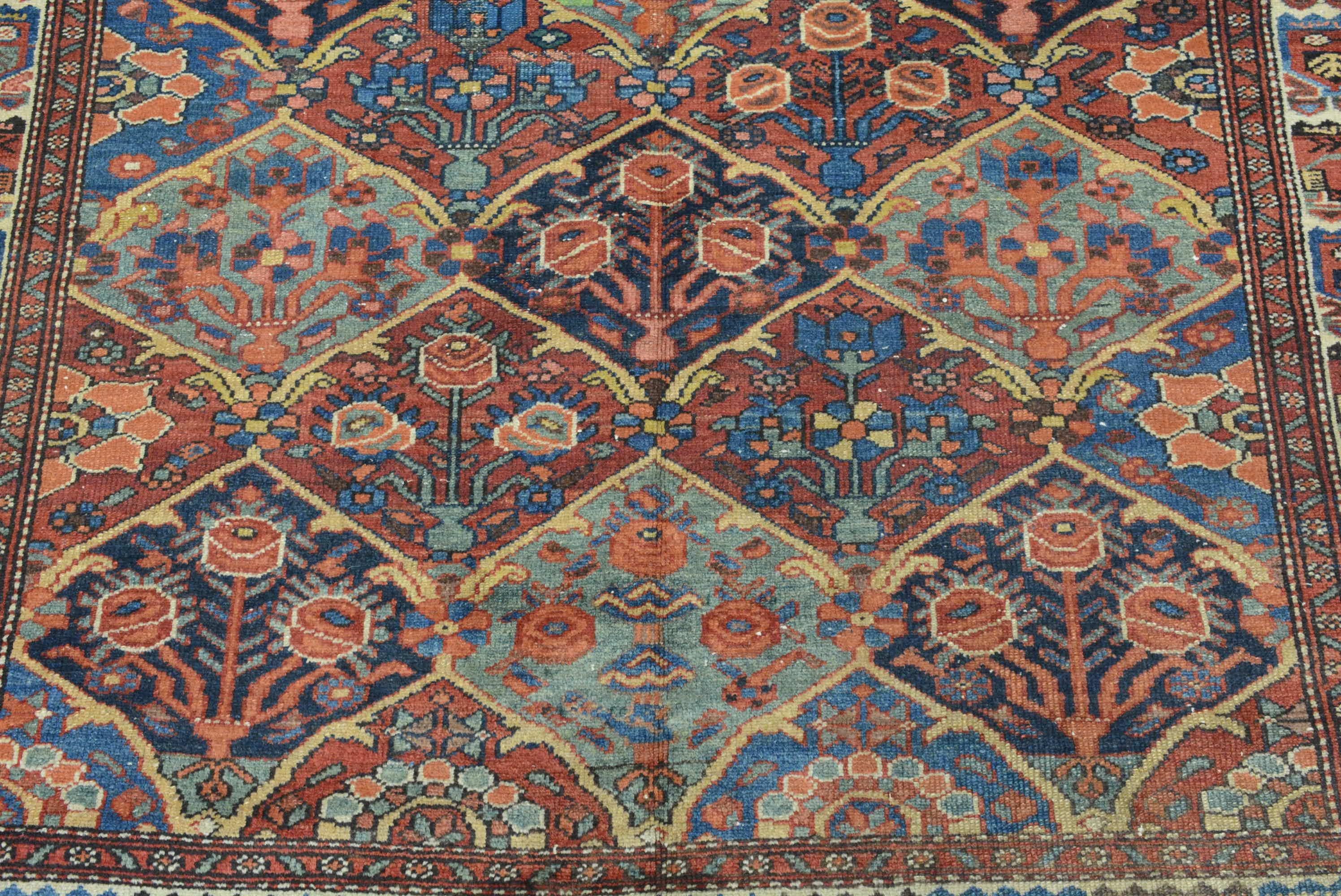 Antiker persischer Bachtiari-Teppich (Persisch) im Angebot