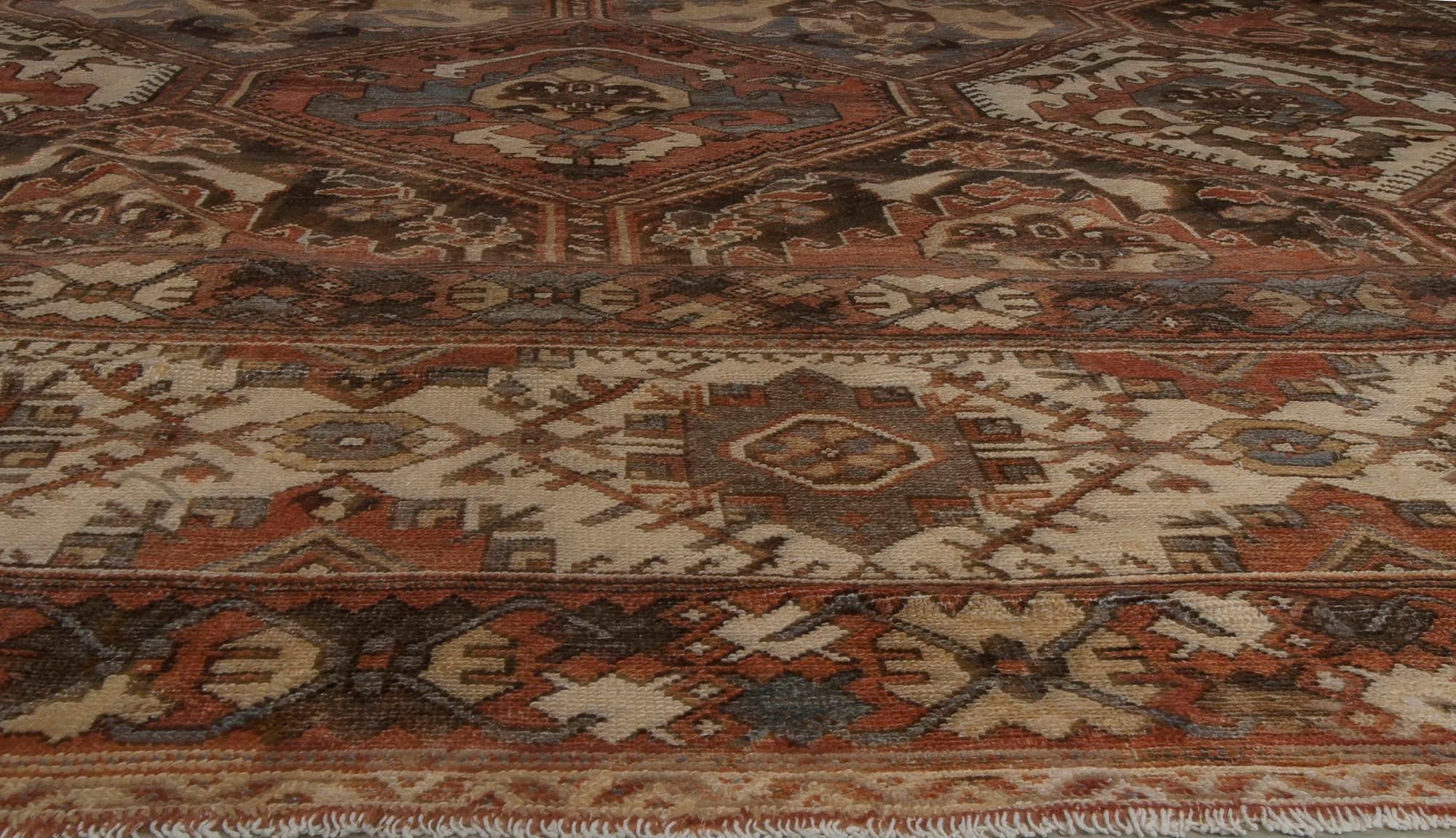Authentic Persian Bakhtiari Handmade Wool Rug In Good Condition For Sale In New York, NY