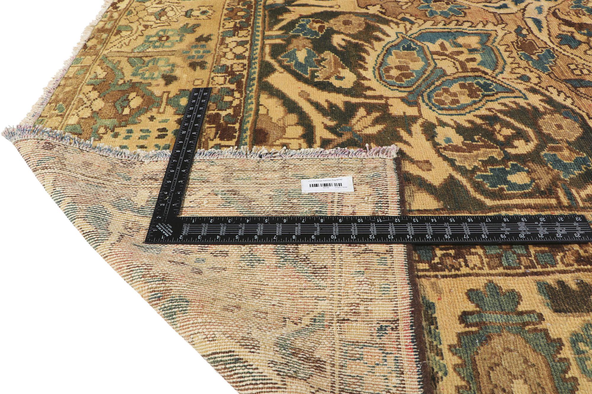 Alfombra persa Bakhtiari de 1920 Anudado a mano en venta