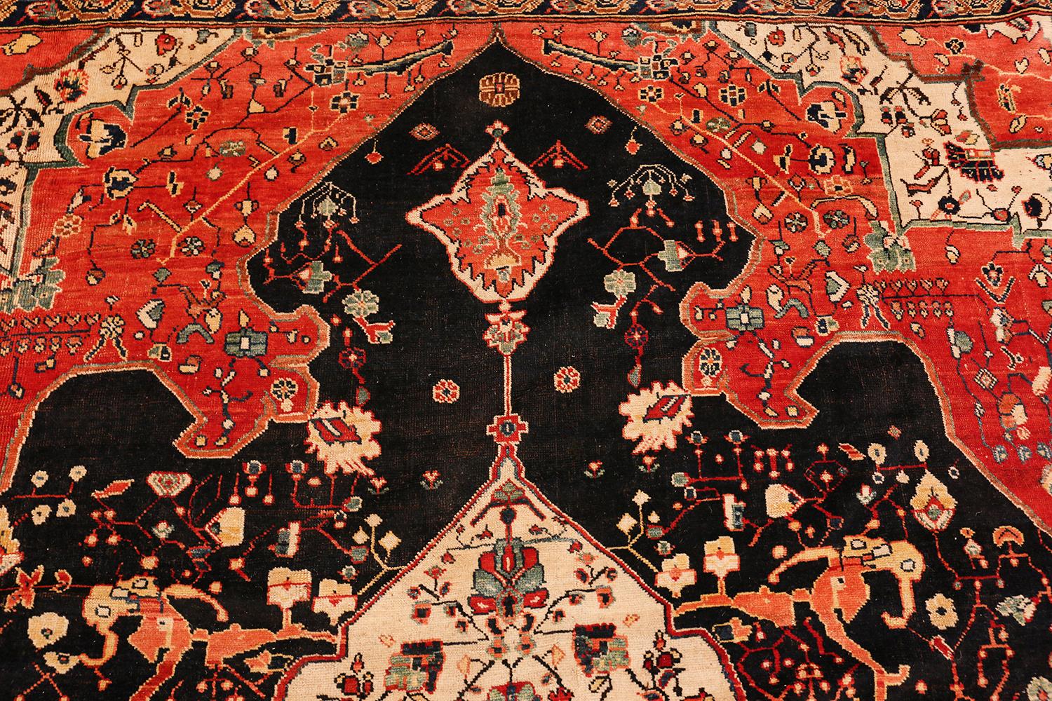 Antique Persian Bakhtiari Rug. Size: 11 ft 8 in x 14 ft (3.56 m x 4.27 m) (Handgeknüpft)