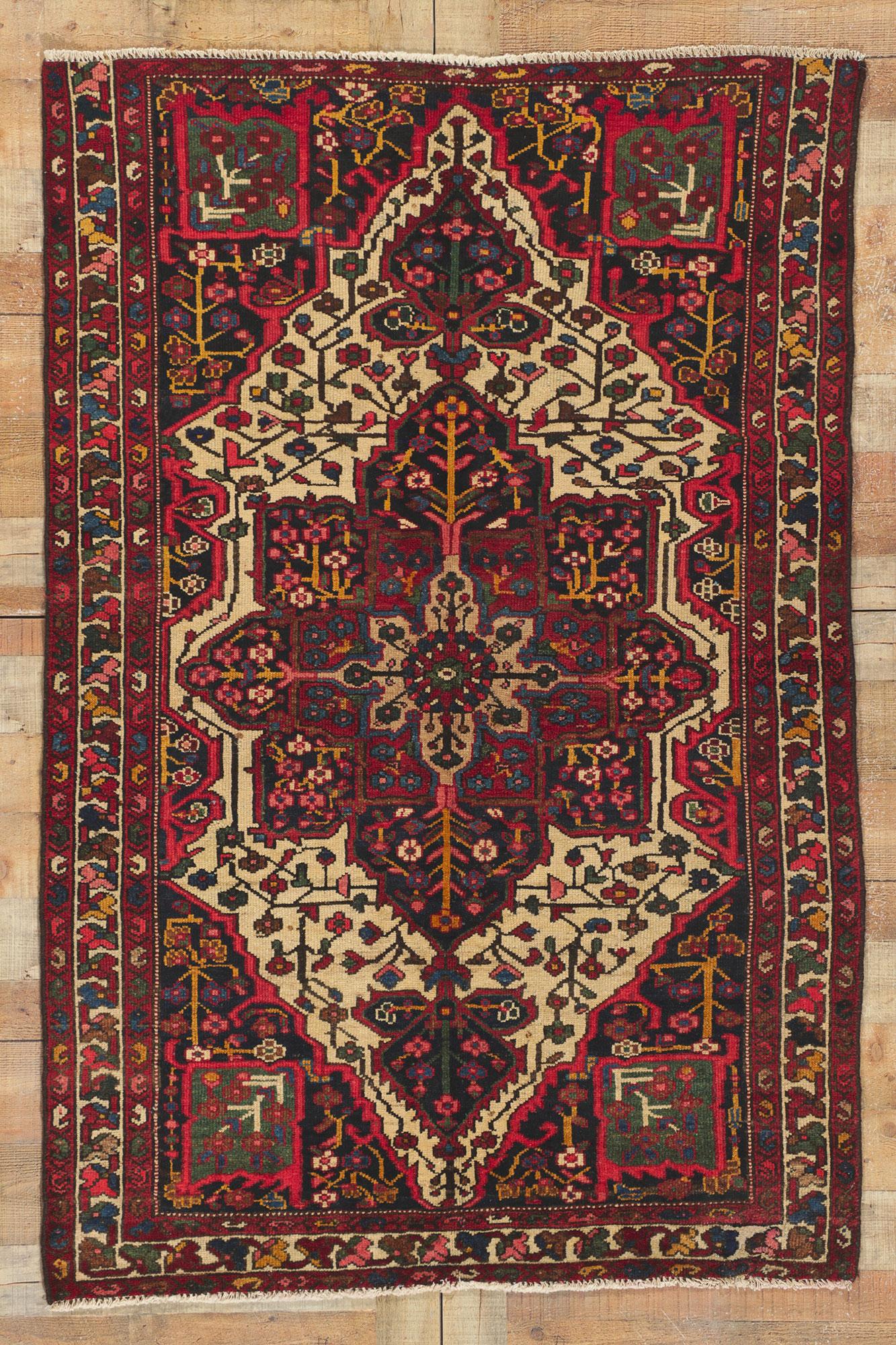 Antique Persian Bakhtiari Rug In Good Condition For Sale In Dallas, TX