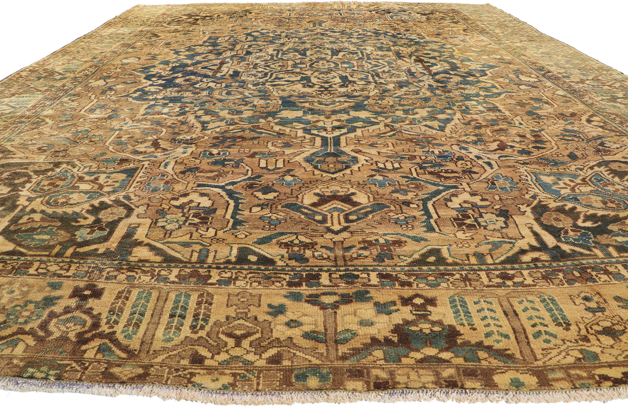 Alfombra persa Bakhtiari de 1920 Moderno de mediados de siglo en venta