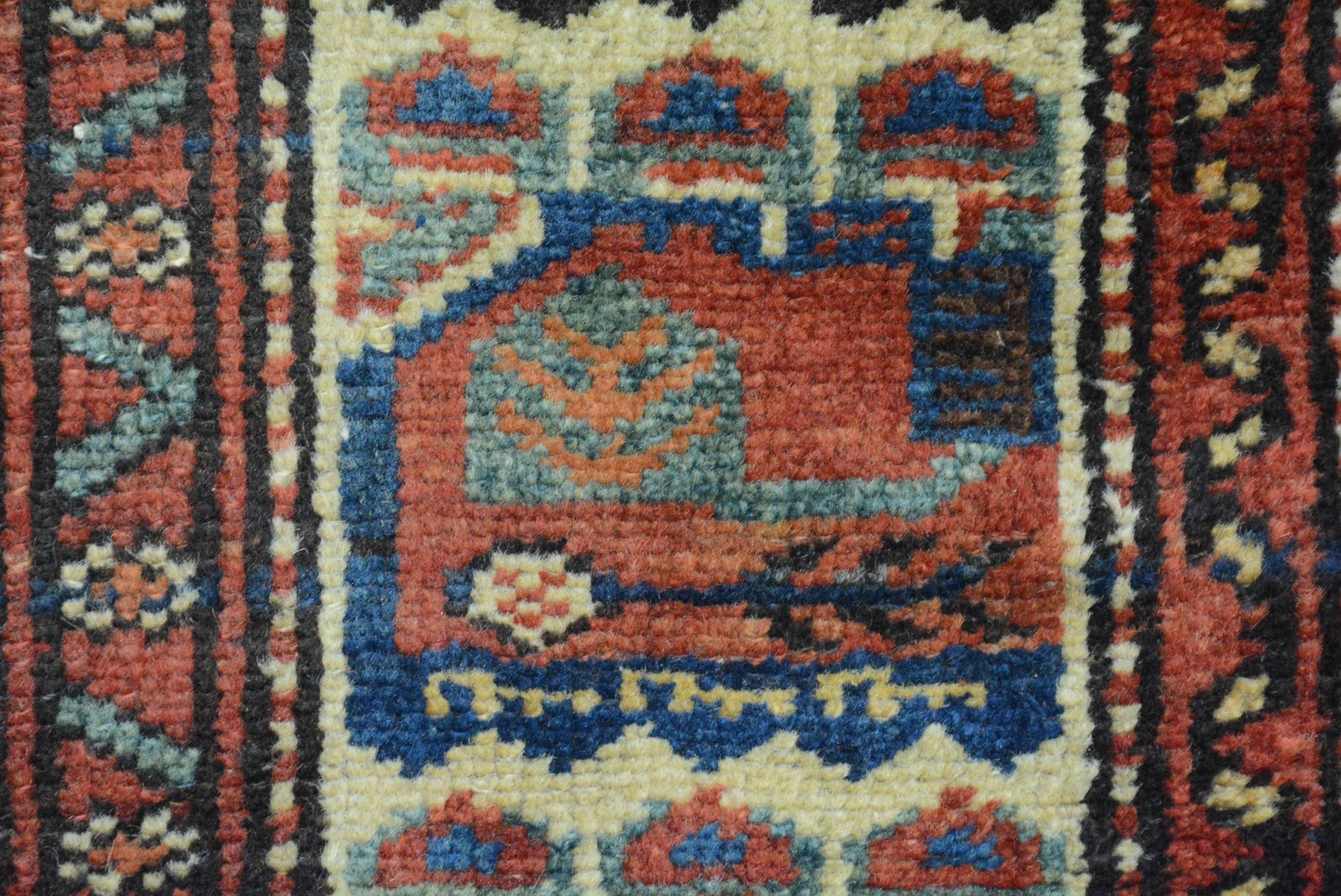 Antiker persischer Bachtiari-Teppich (Frühes 20. Jahrhundert) im Angebot