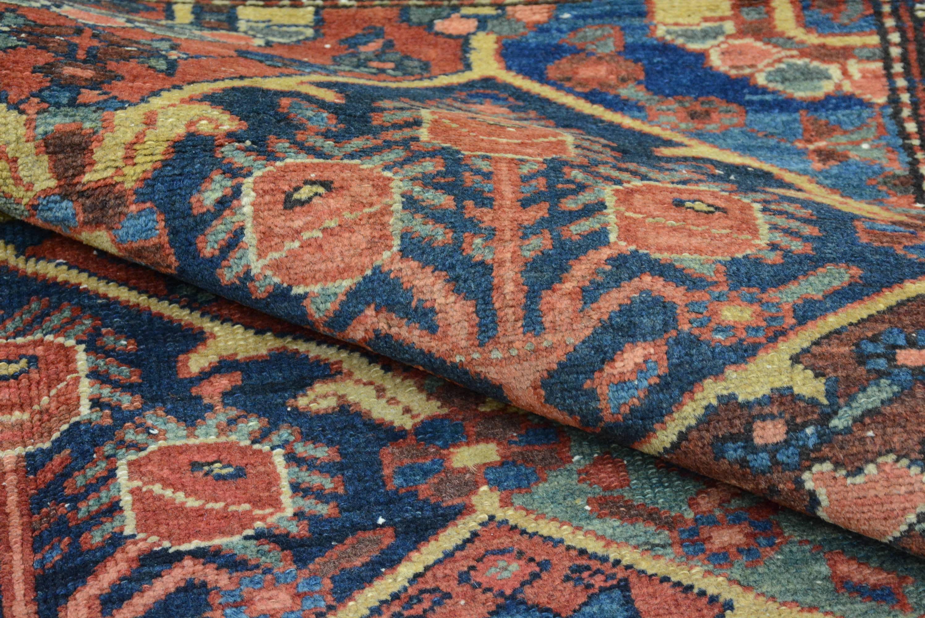 Antiker persischer Bachtiari-Teppich im Angebot 1