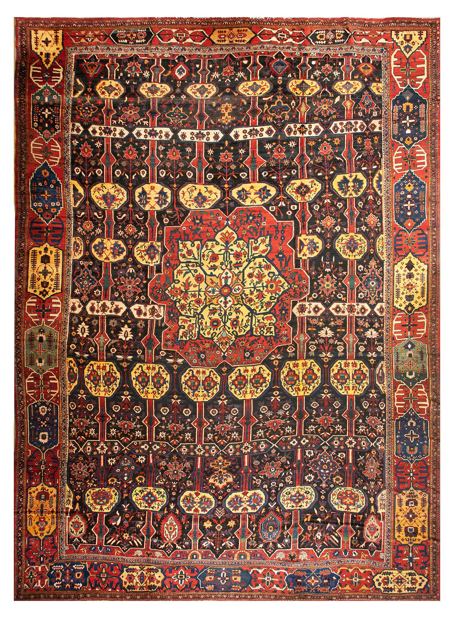 19th Century S. Persian Bakhtiari Carpet ( 15'2" x 21'6" - 462 x 655 ) For Sale