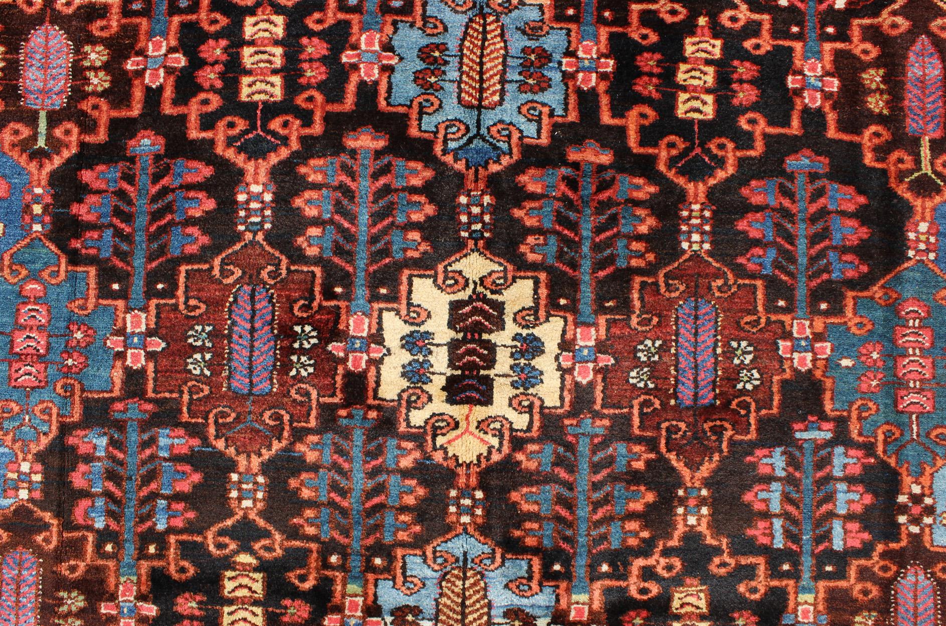 Laine Tapis persan ancien Bakhtiari en anthracite, marron, bleu, jaune et vert en vente