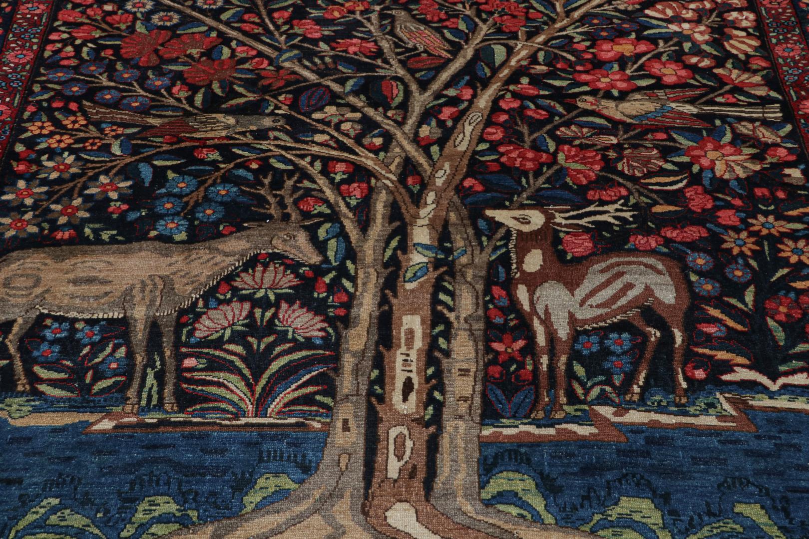Antiker persischer Bakhtiari Teppich in Marineblau mit Bild, von Rug & Kilim (Handgeknüpft) im Angebot