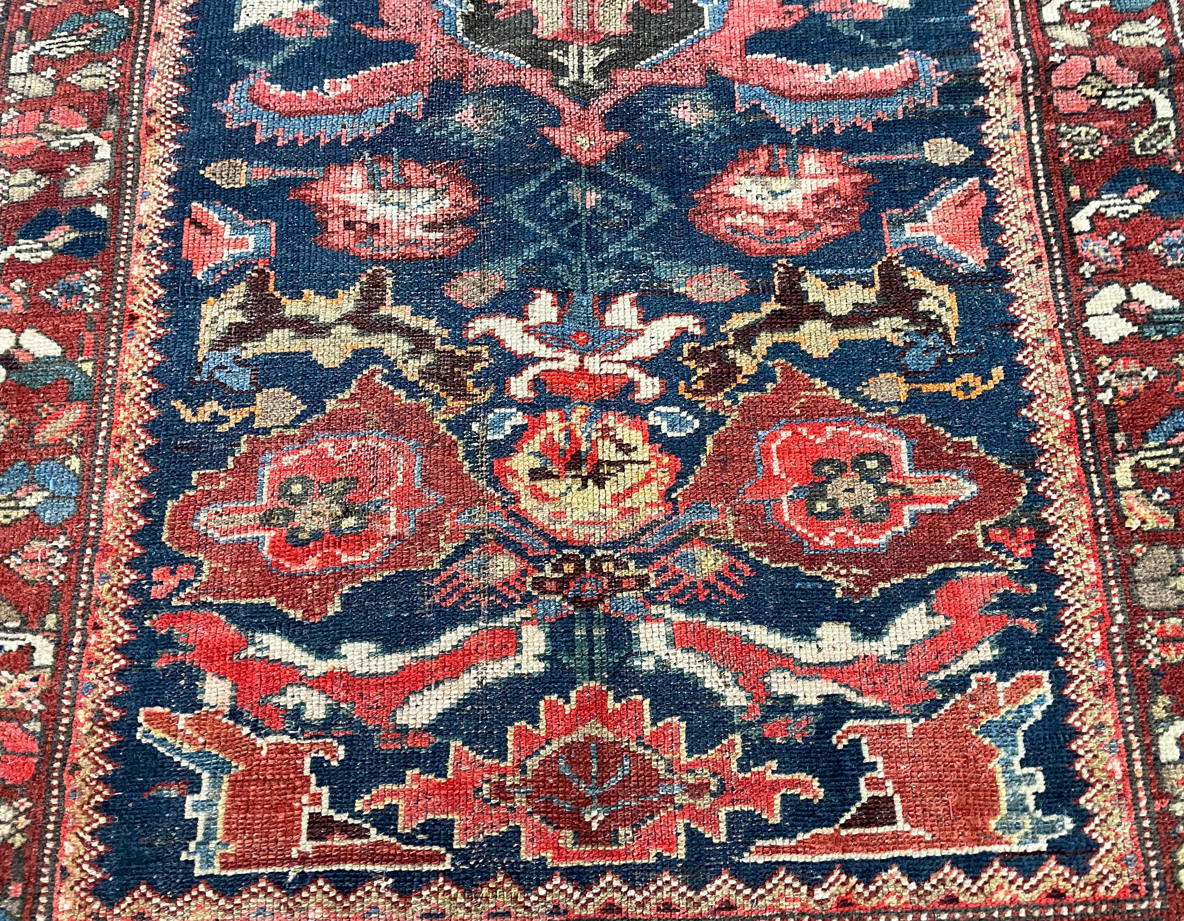 Antique Persian Bakhtiari Rug, Most Attractive Design   For Sale 3