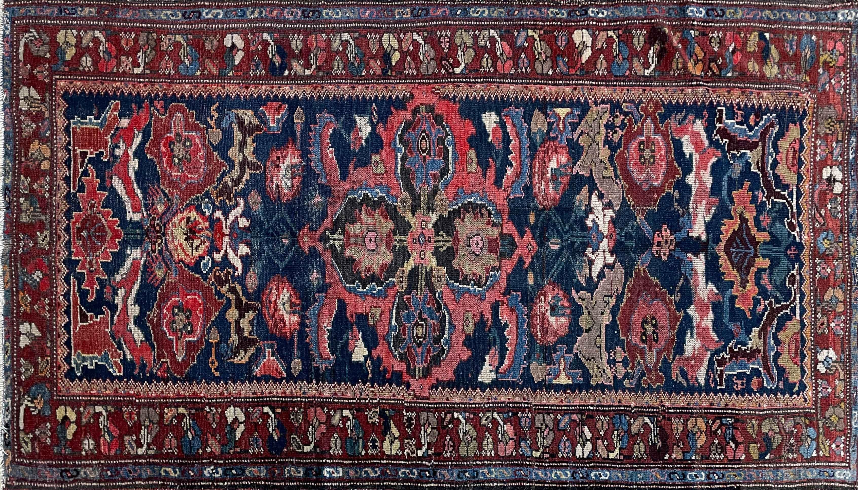 A Stunning Persian Bakhtiari Rug: A Timeless Masterpiece from the 1920s

Imagine stepping into a room adorned with a magnificent 3'5