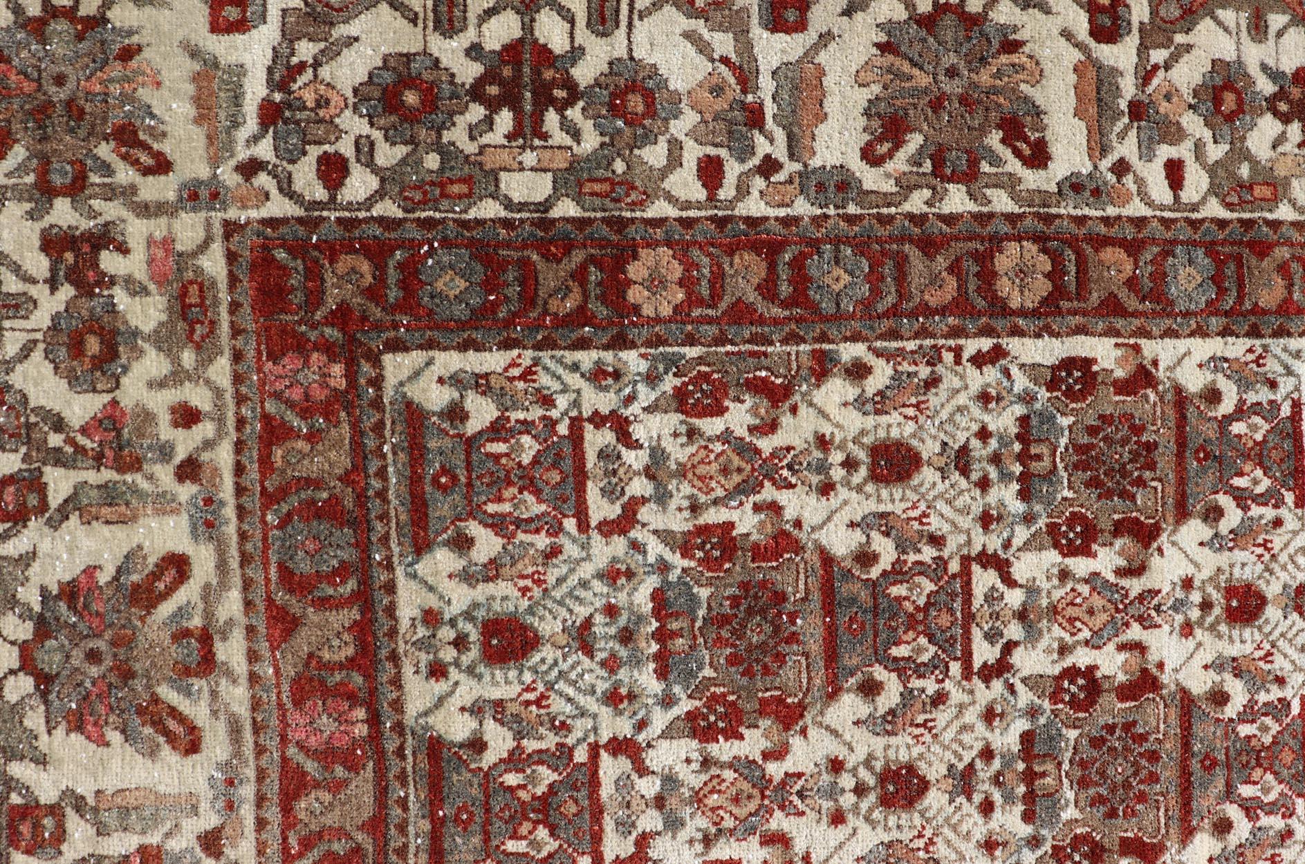 Tapis persan ancien Bakhtiari avec un élégant motif floral sur toute sa surface 6'7 x 9'9 en vente 2
