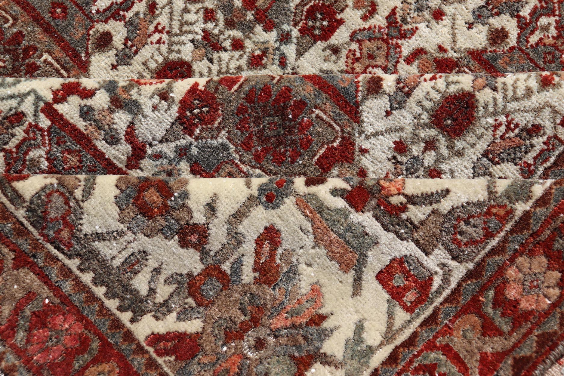 Noué à la main Tapis persan ancien Bakhtiari avec un élégant motif floral sur toute sa surface 6'7 x 9'9 en vente