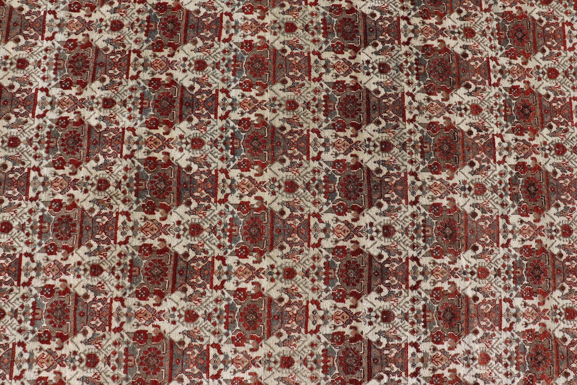 Tapis persan ancien Bakhtiari avec un élégant motif floral sur toute sa surface 6'7 x 9'9 en vente 1