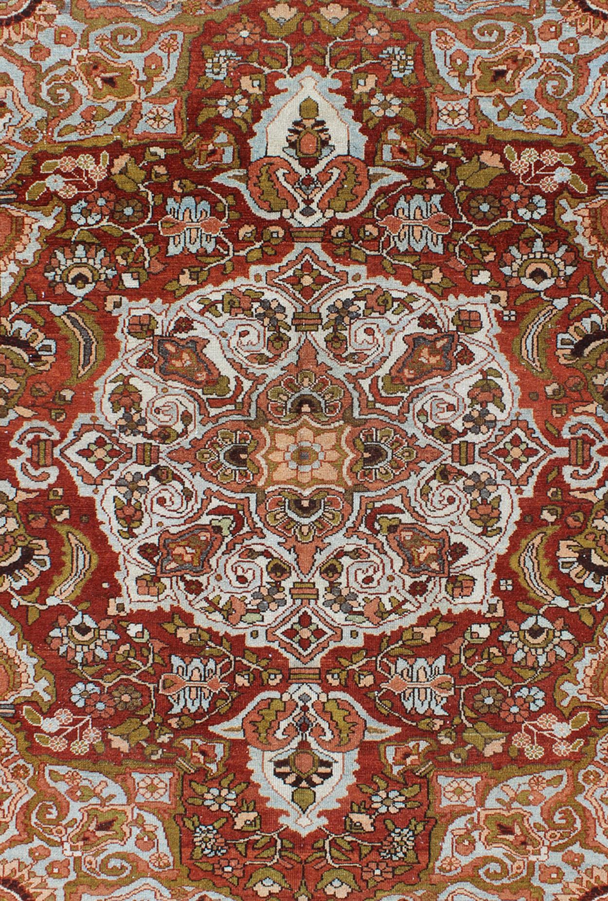 20th Century Antique Persian Bakhtiari Rug with Classic Ornate Central Medallion Design For Sale