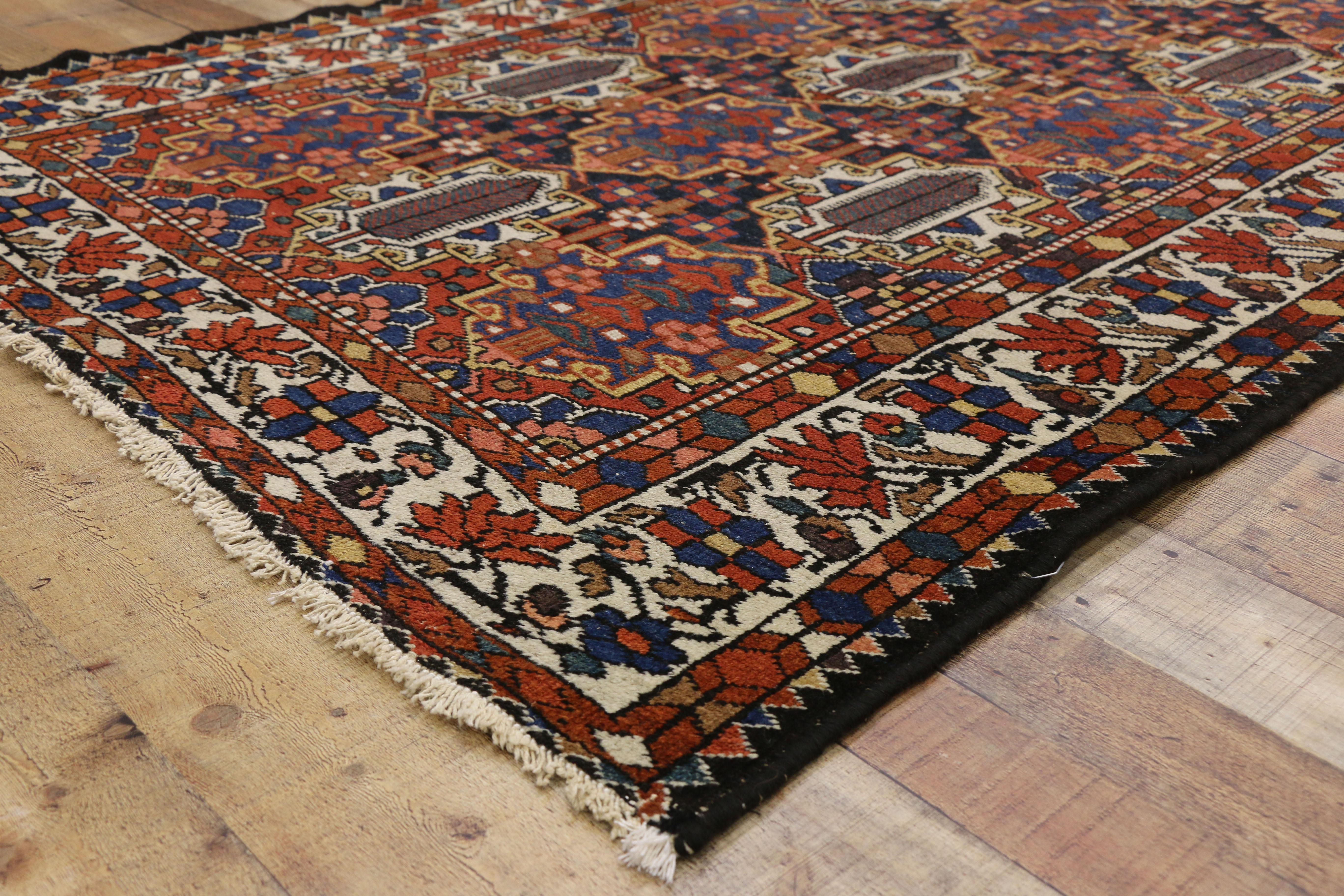 Tapis persan antique Bakhtiari avec style colonial fédéral américain Bon état - En vente à Dallas, TX