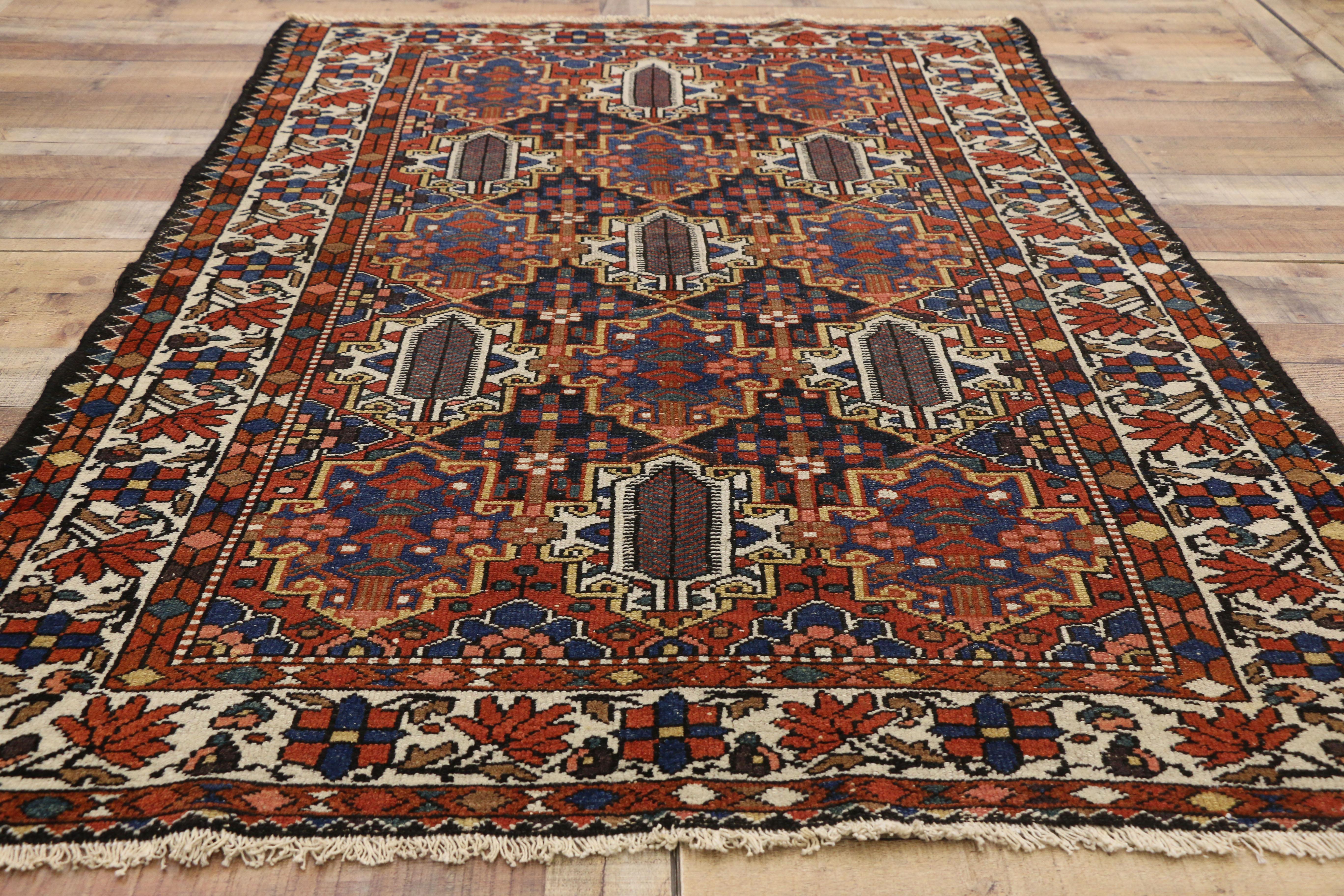 20ième siècle Tapis persan antique Bakhtiari avec style colonial fédéral américain en vente