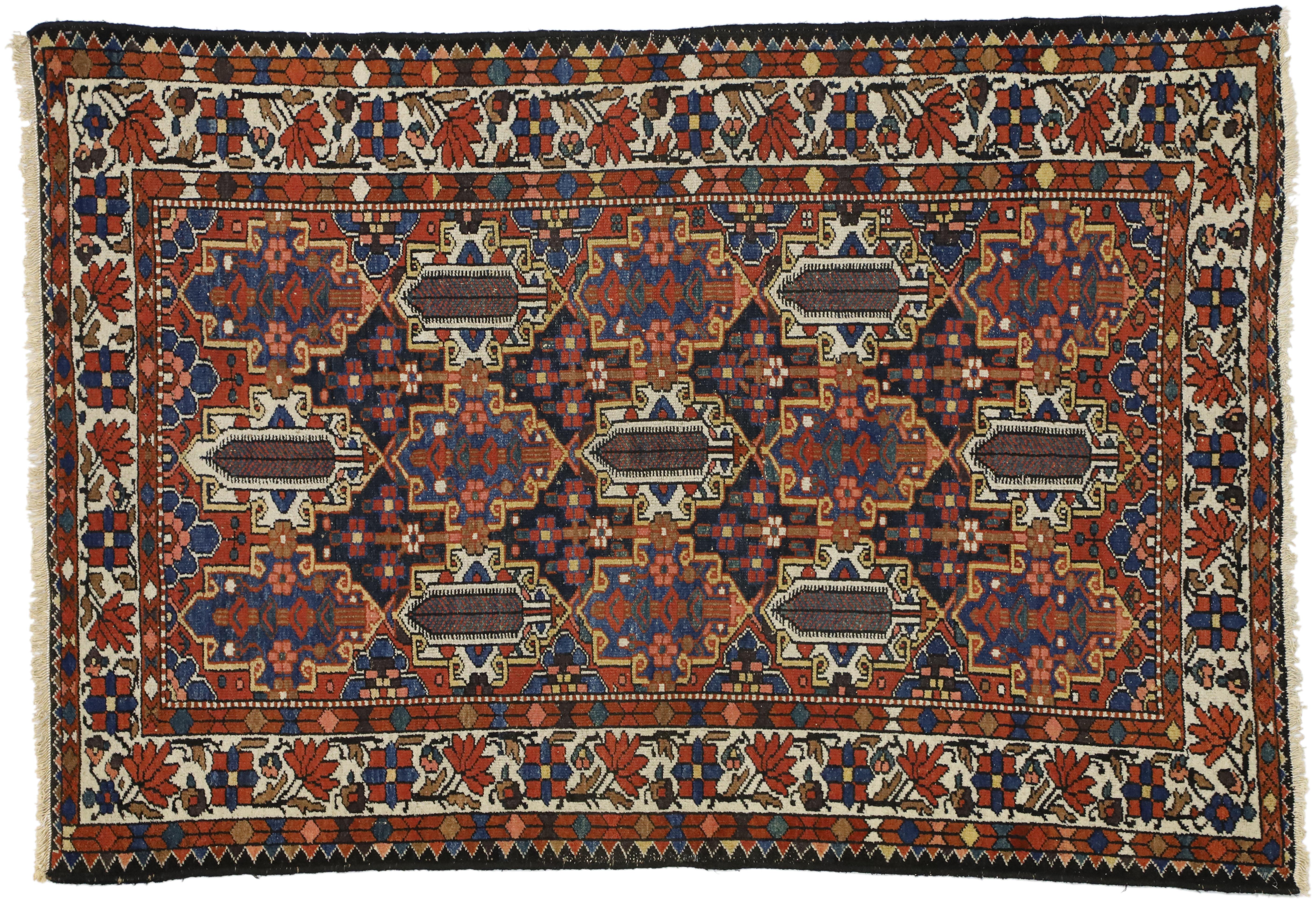 Tapis persan antique Bakhtiari avec style colonial fédéral américain en vente 1