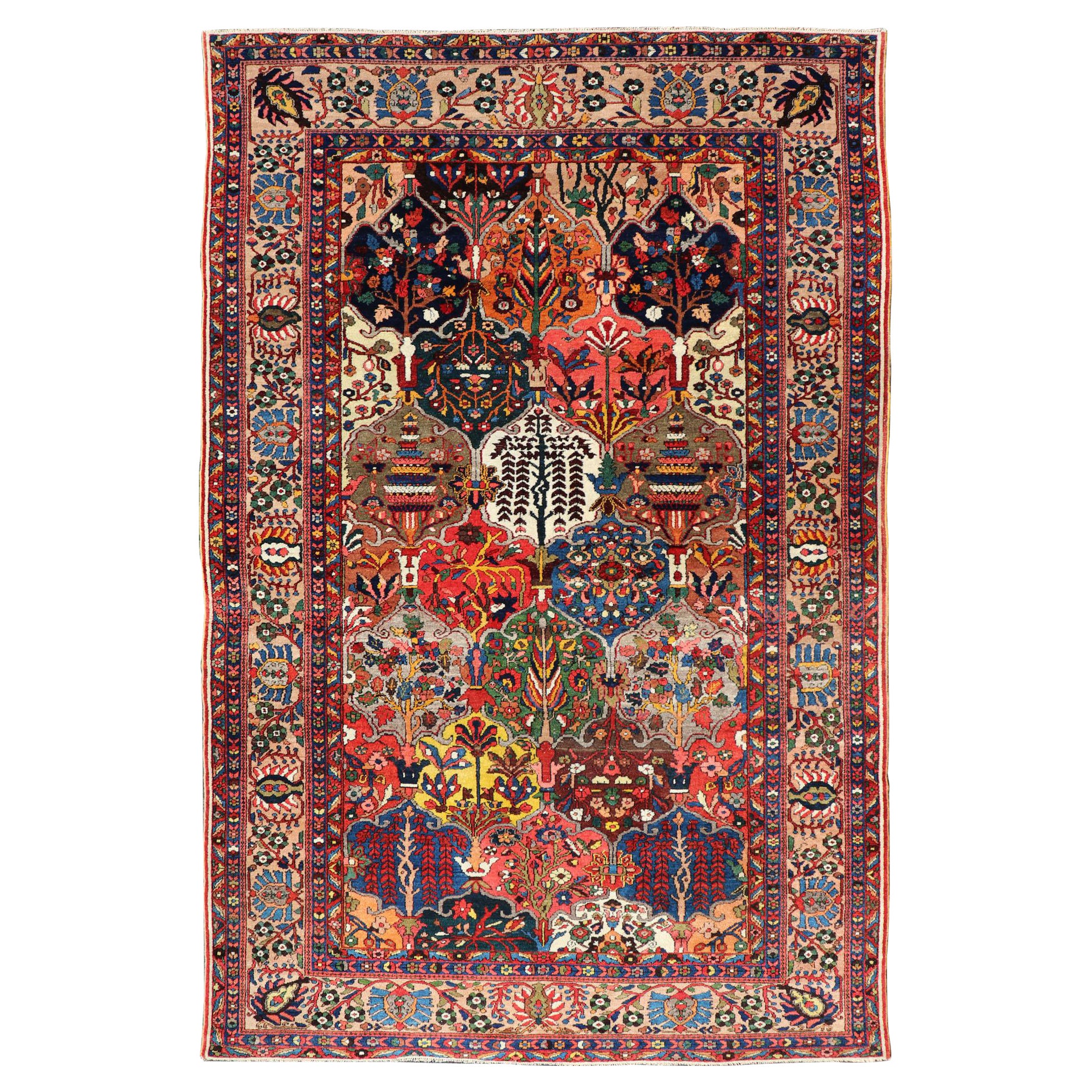 Antiker persischer Bakhtiari-Teppich mit Diamant-Garten-Design in mehrfarbigem, antik