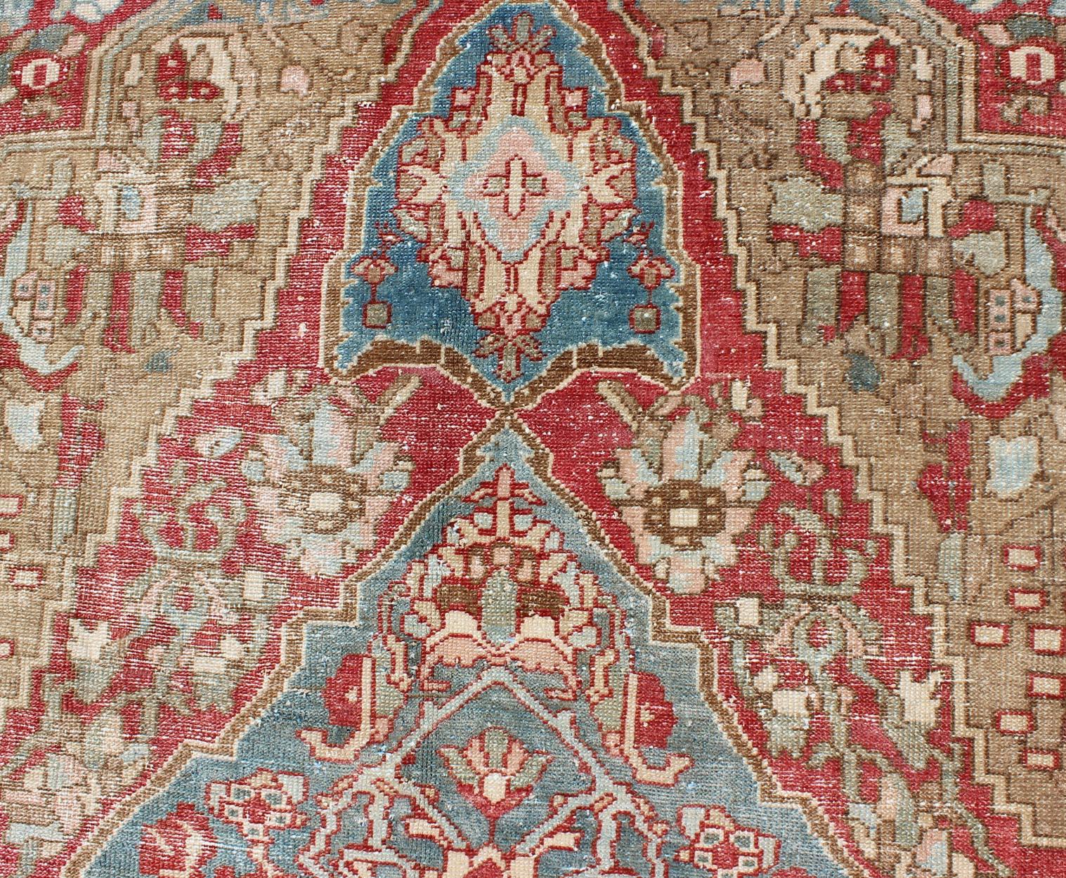 Antique Persian Bakhtiari Rug with Layered Floral Medallion Design and Motifs For Sale 3