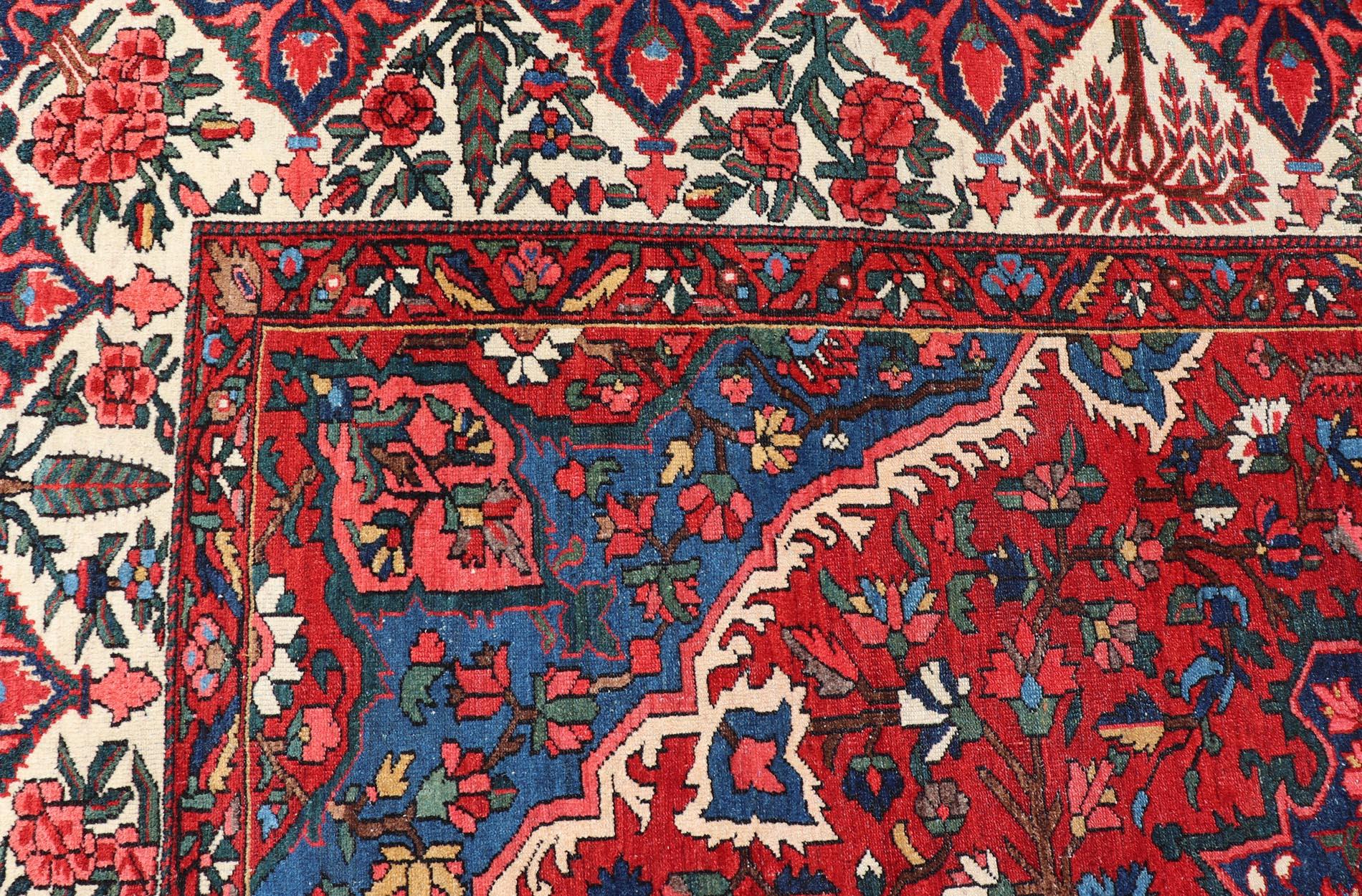 Antiker persischer Bakhtiari-Teppich mit satten Rot-, Indigo- und Elfenbein-Tönen 10'7 x 13'2 im Angebot 5