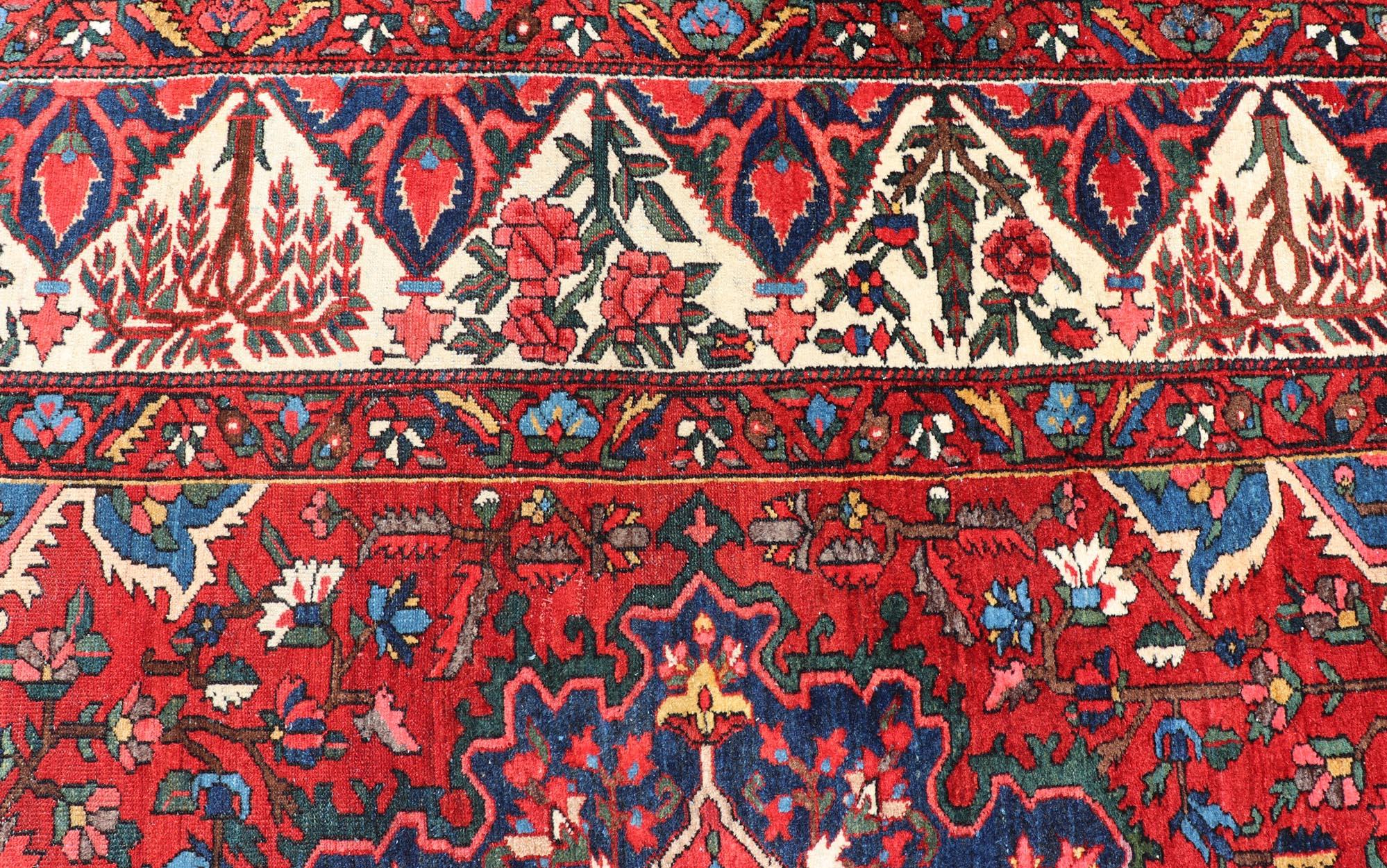 Antiker persischer Bakhtiari-Teppich mit satten Rot-, Indigo- und Elfenbein-Tönen 10'7 x 13'2 im Angebot 6