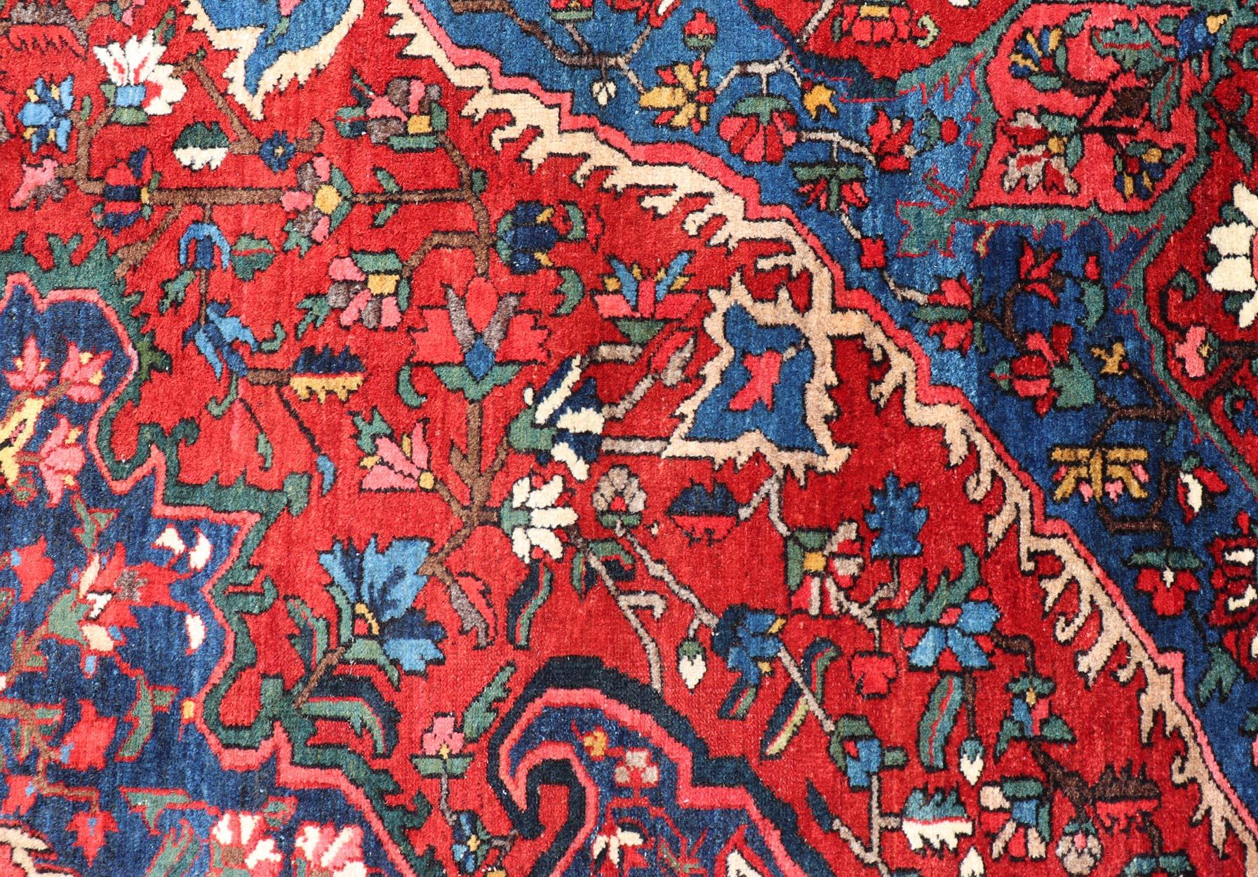 Antiker persischer Bakhtiari-Teppich mit satten Rot-, Indigo- und Elfenbein-Tönen 10'7 x 13'2 im Angebot 7