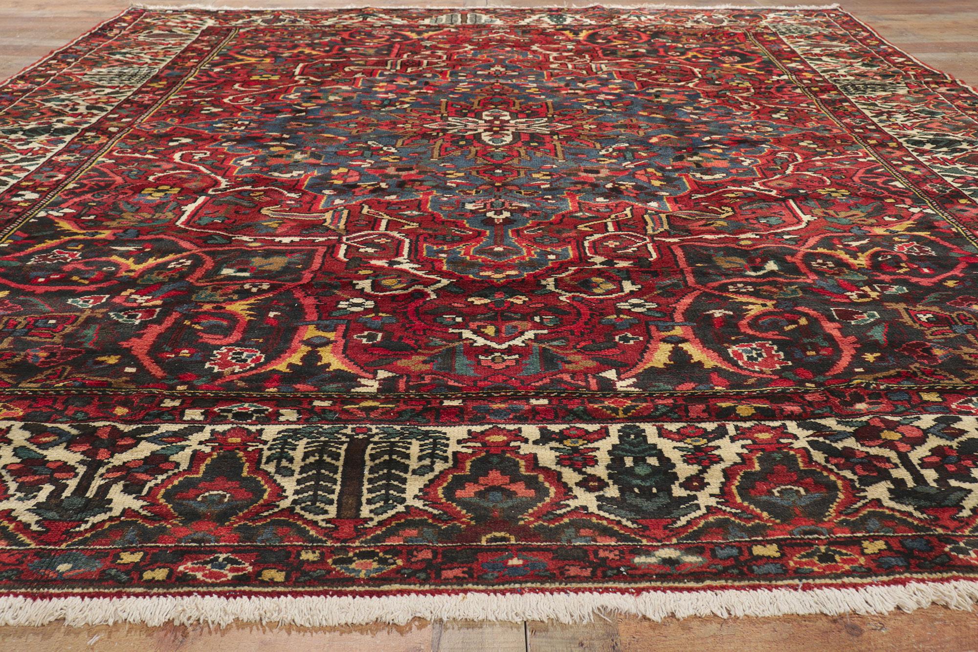 Antique Persian Bakhtiari Carpet with Traditional Style In Good Condition For Sale In Dallas, TX