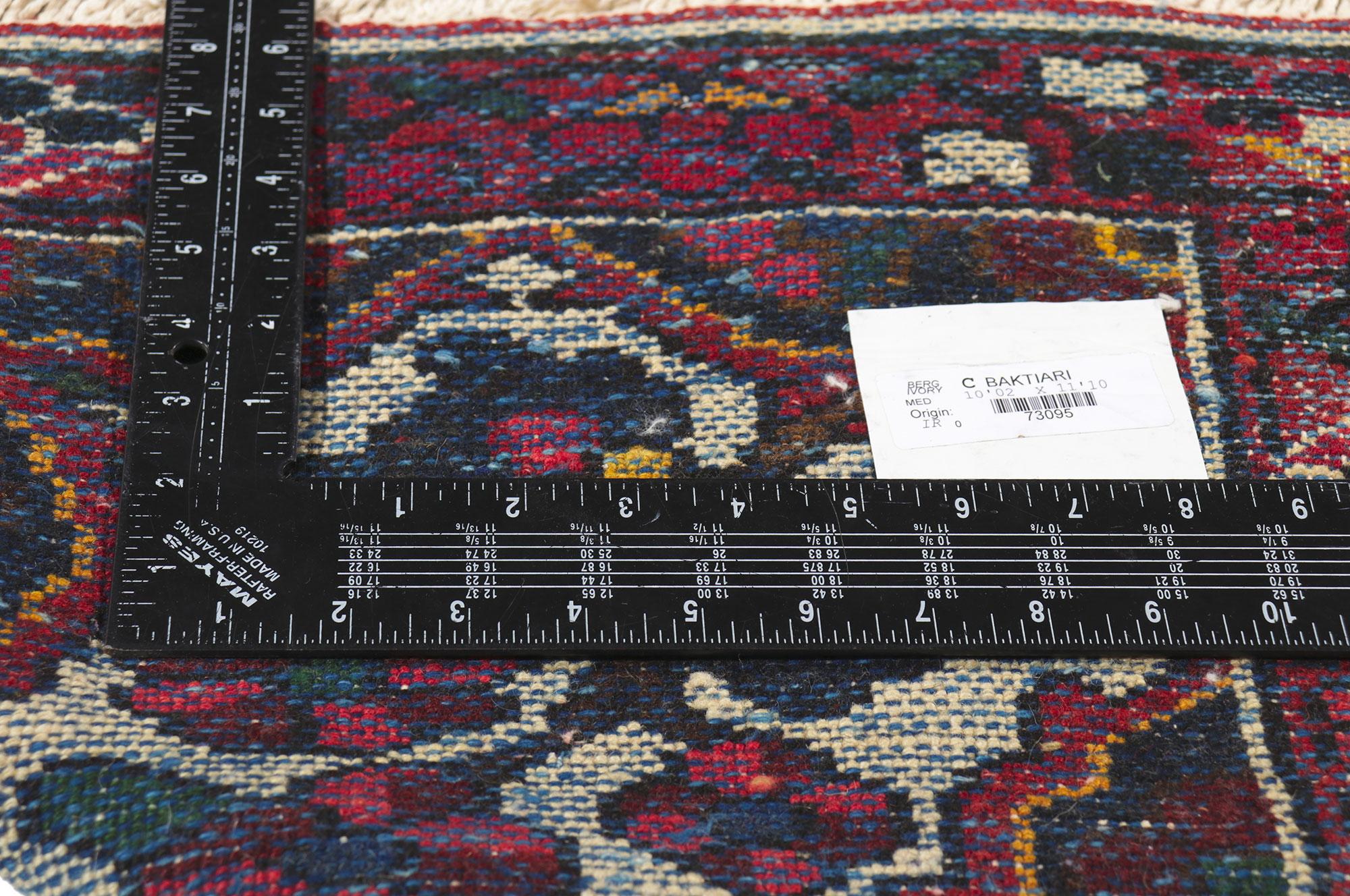 20th Century Antique Persian Bakhtiari Carpet with Traditional Style For Sale