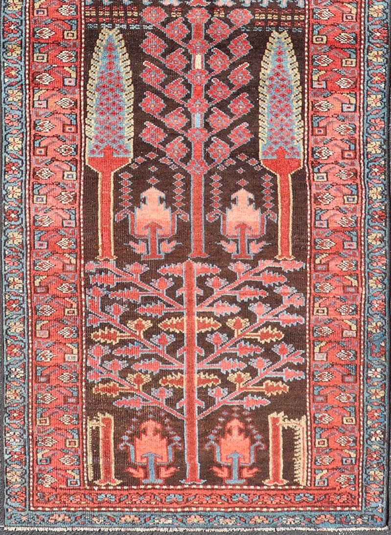 Laine  Tapis de couloir persan Bakhtiari ancien avec motif d'arbre de Keivan Woven Arts 3' x 8'9 en vente