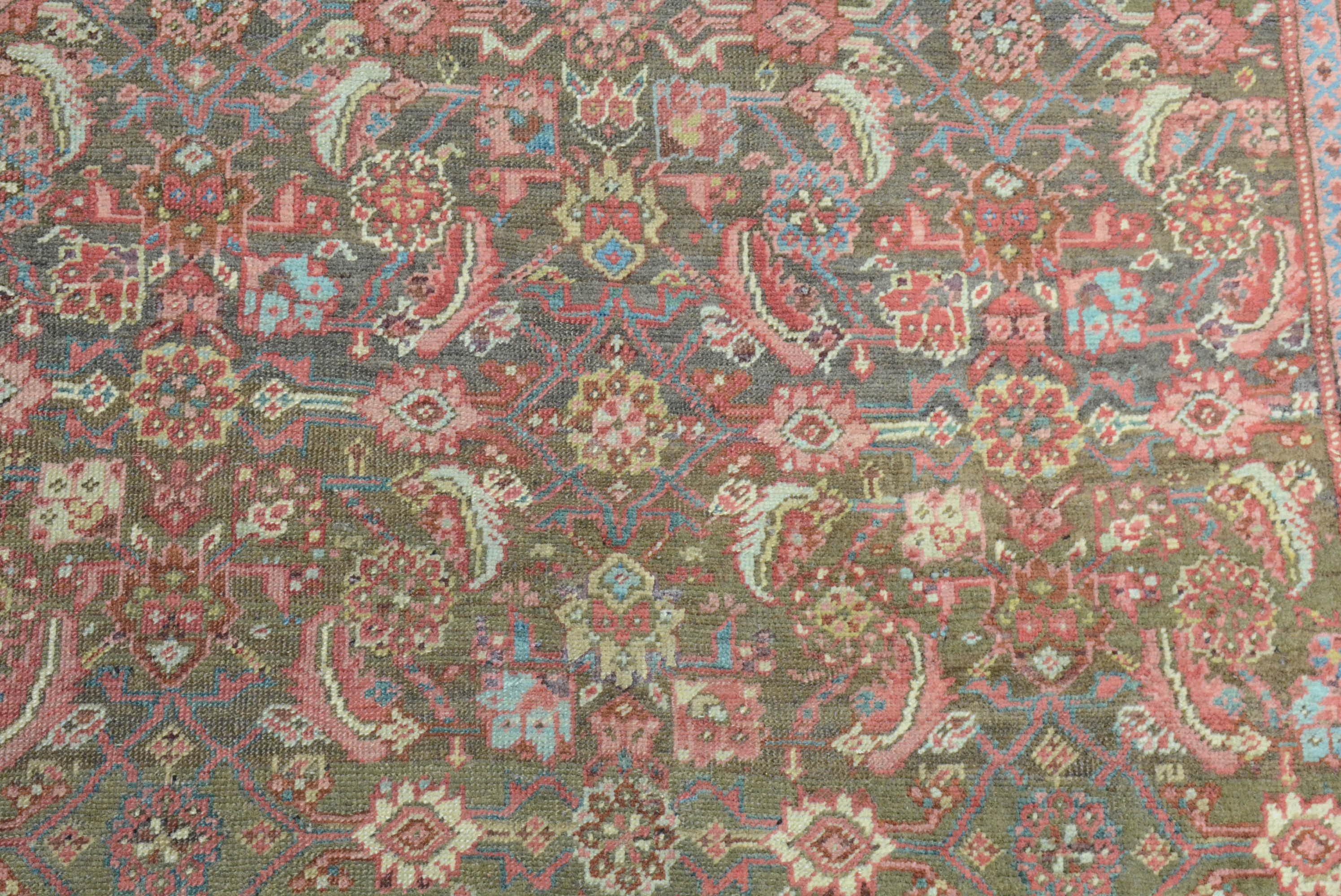 La ville de Bakshaish est située dans la région montagneuse de Heriz, au nord-ouest de la Perse, et il est généralement admis qu'il s'agit du plus ancien village de tisserands de ce district. Elle est réputée pour produire des tapis qui présentent