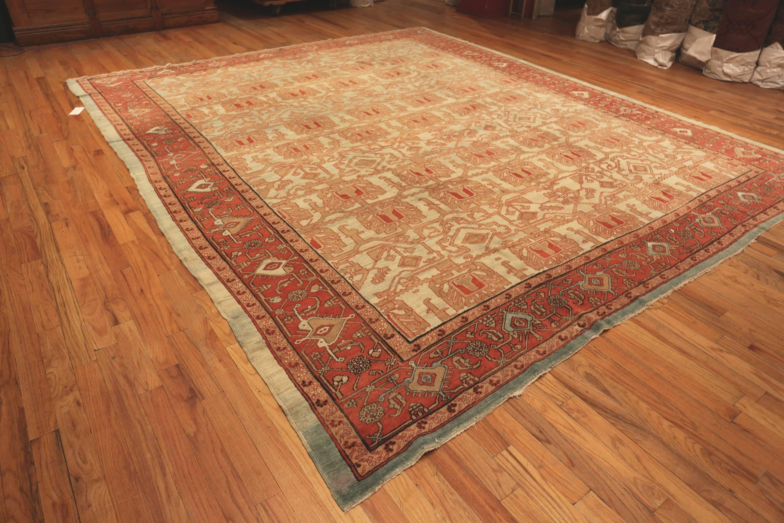 Antique Persian Bakshaish Rug. 12 ft 8 in x 14 ft 8 in In Good Condition For Sale In New York, NY