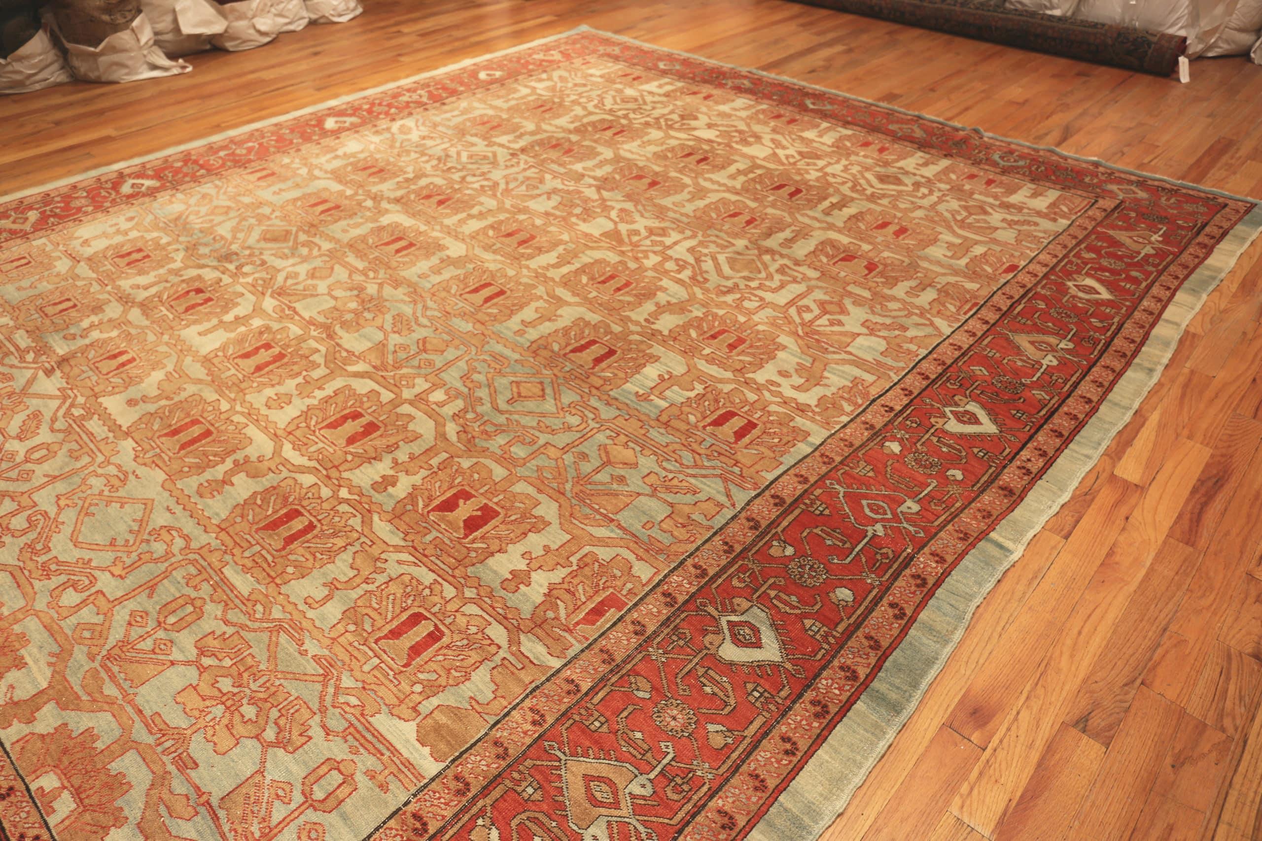 Antiker persischer Bakshaish-Teppich. 12 ft 8 in x 14 ft 8 in im Zustand „Gut“ im Angebot in New York, NY