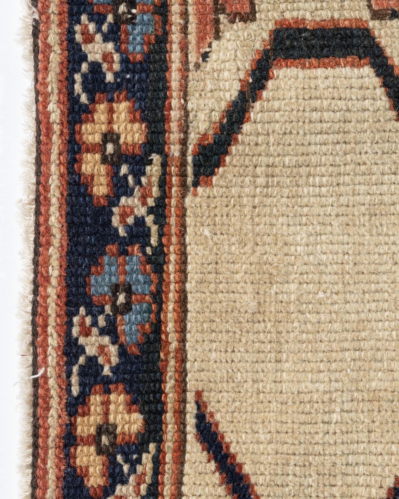 Antiker persischer Bakshaish-Teppich, 2,74 m x 2,74 m im Angebot 1