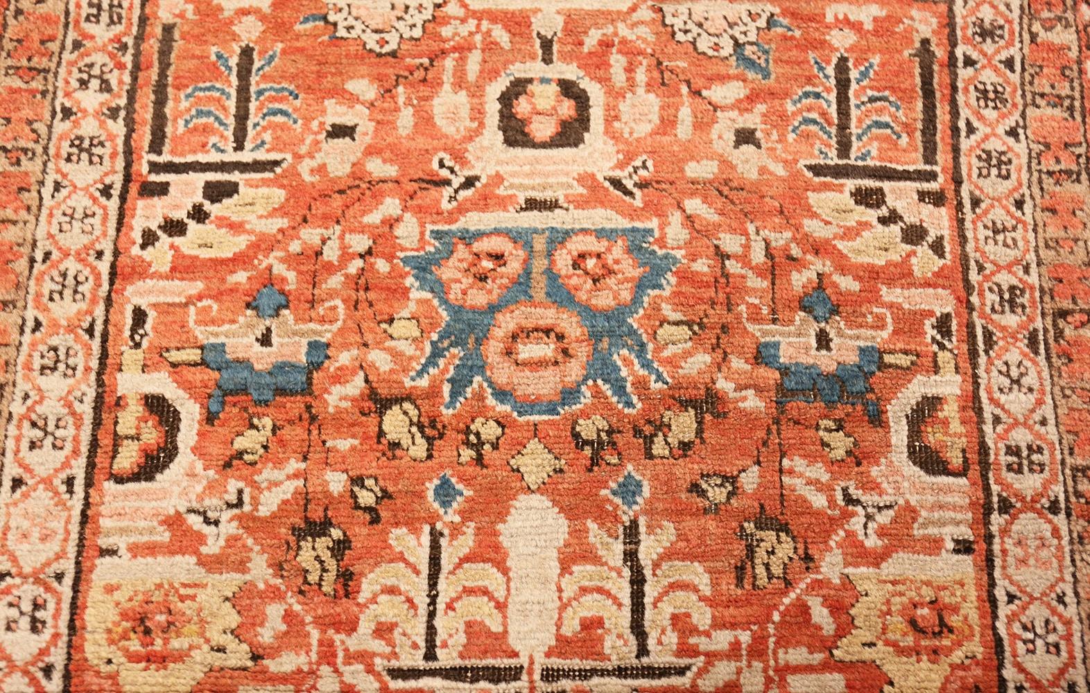 Antique Persian Bakshaish Rug. Size: 3 ft x 4 ft 4 in (0.91 m x 1.32 m) In Good Condition In New York, NY