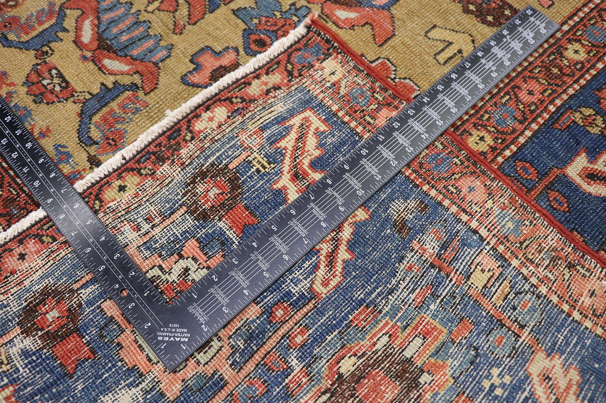 Antique Persian Bakshaish Rug In Good Condition For Sale In Dallas, TX