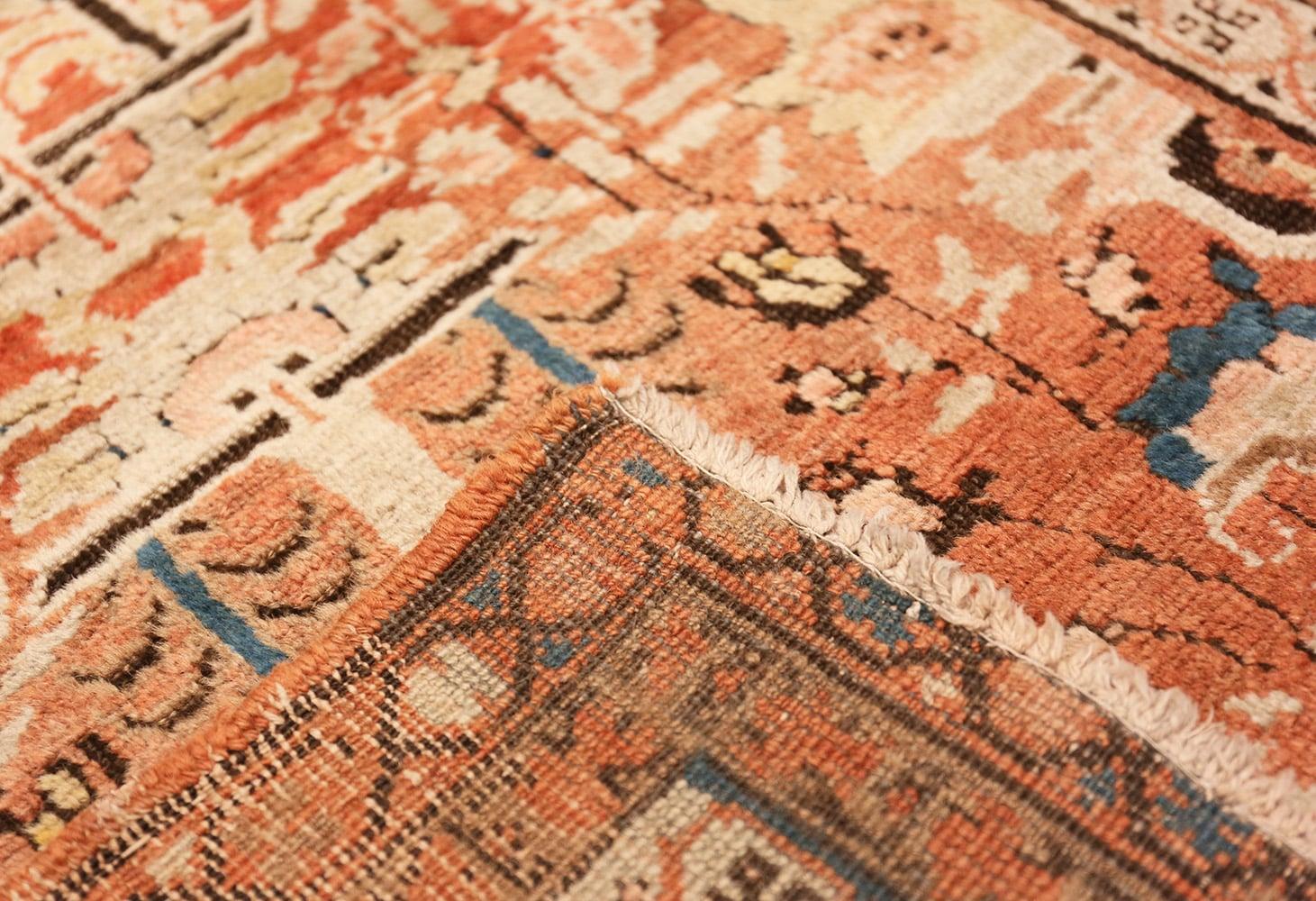 Antique Persian Bakshaish Rug. Size: 3 ft x 4 ft 4 in (0.91 m x 1.32 m) 1