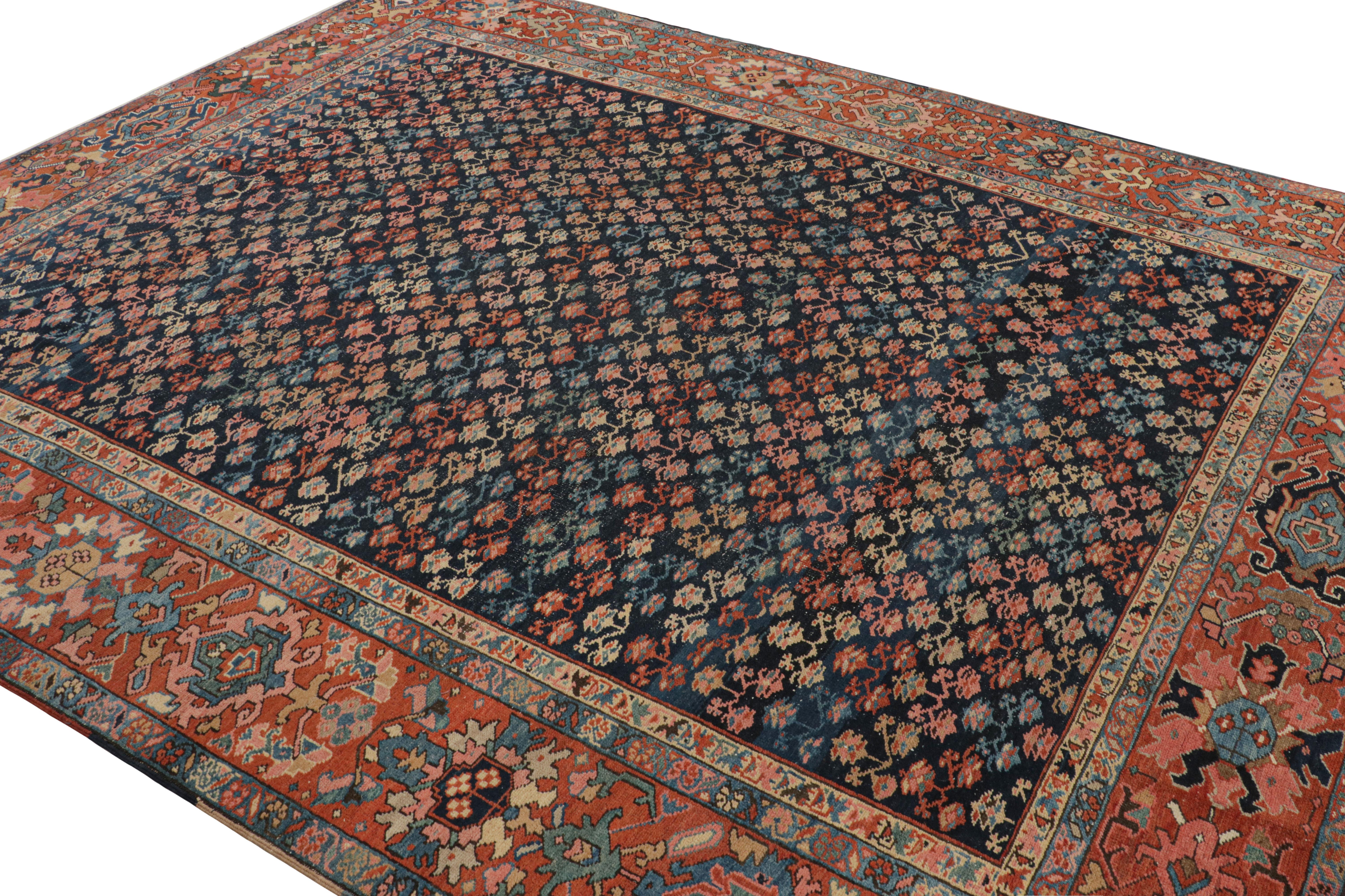 Noué à la main en laine, ce tapis 8x10, originaire de Perse, vers 1920-1930, est une pièce antique Bakshaish très spéciale avec des motifs floraux géométriques sur tout le pourtour. 
 
Sur le Design : 

Il s'agit d'un chef-d'œuvre rare provenant de