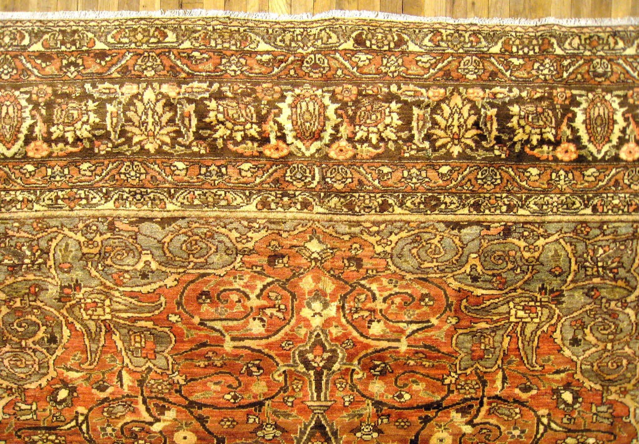 Antiker persischer Baktiari- orientalischer Teppich in Zimmergröße, mit Mittelmedaillon im Zustand „Gut“ im Angebot in New York, NY