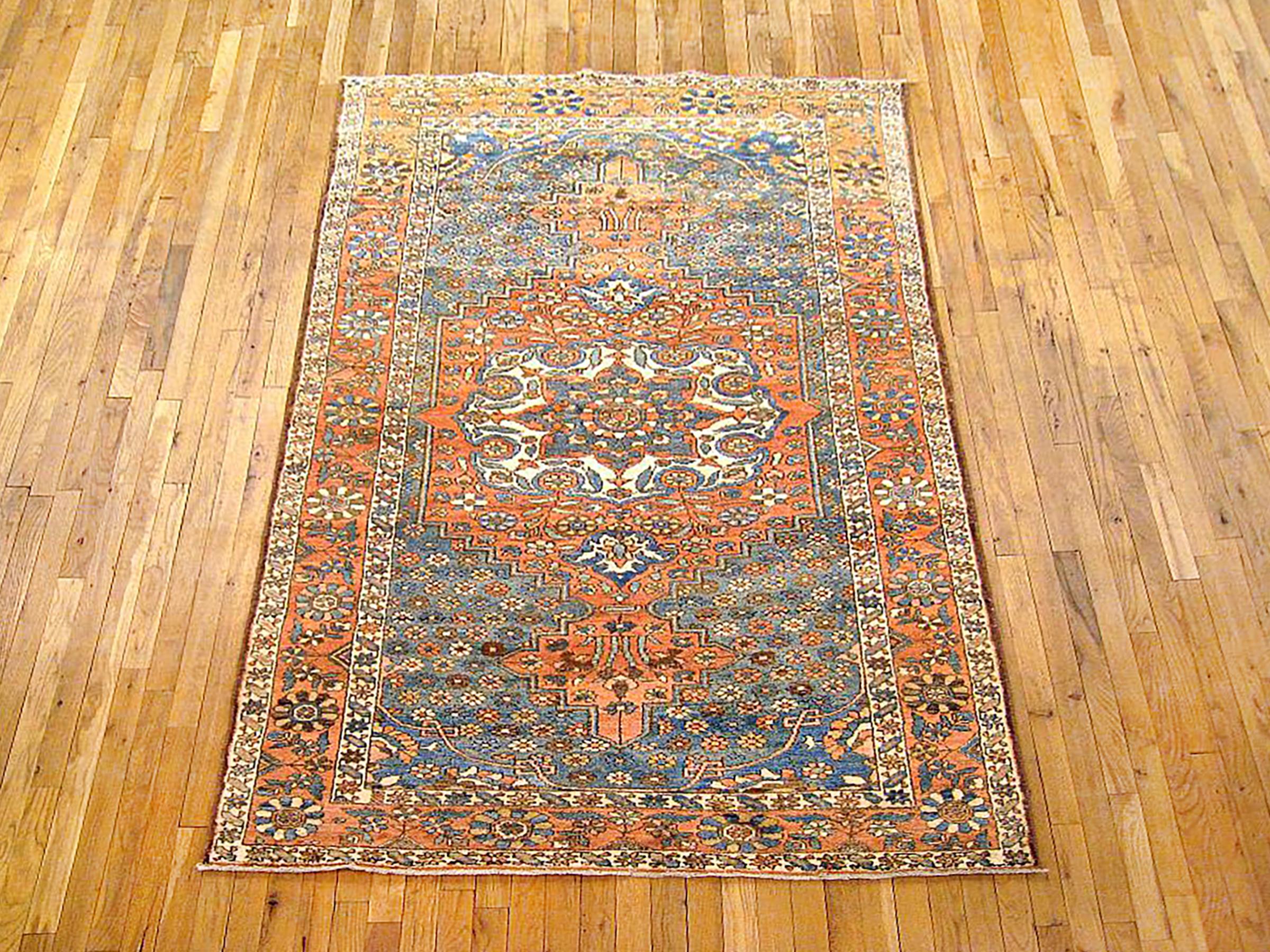 Antique Persian Baktiari Oriental rug, small size.

An antique Baktiari oriental rug, size 7'0