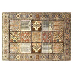 Antiker persischer Baktiari- orientalischer Teppich, in Kleingröße, mit Gartendesign und Schachteln