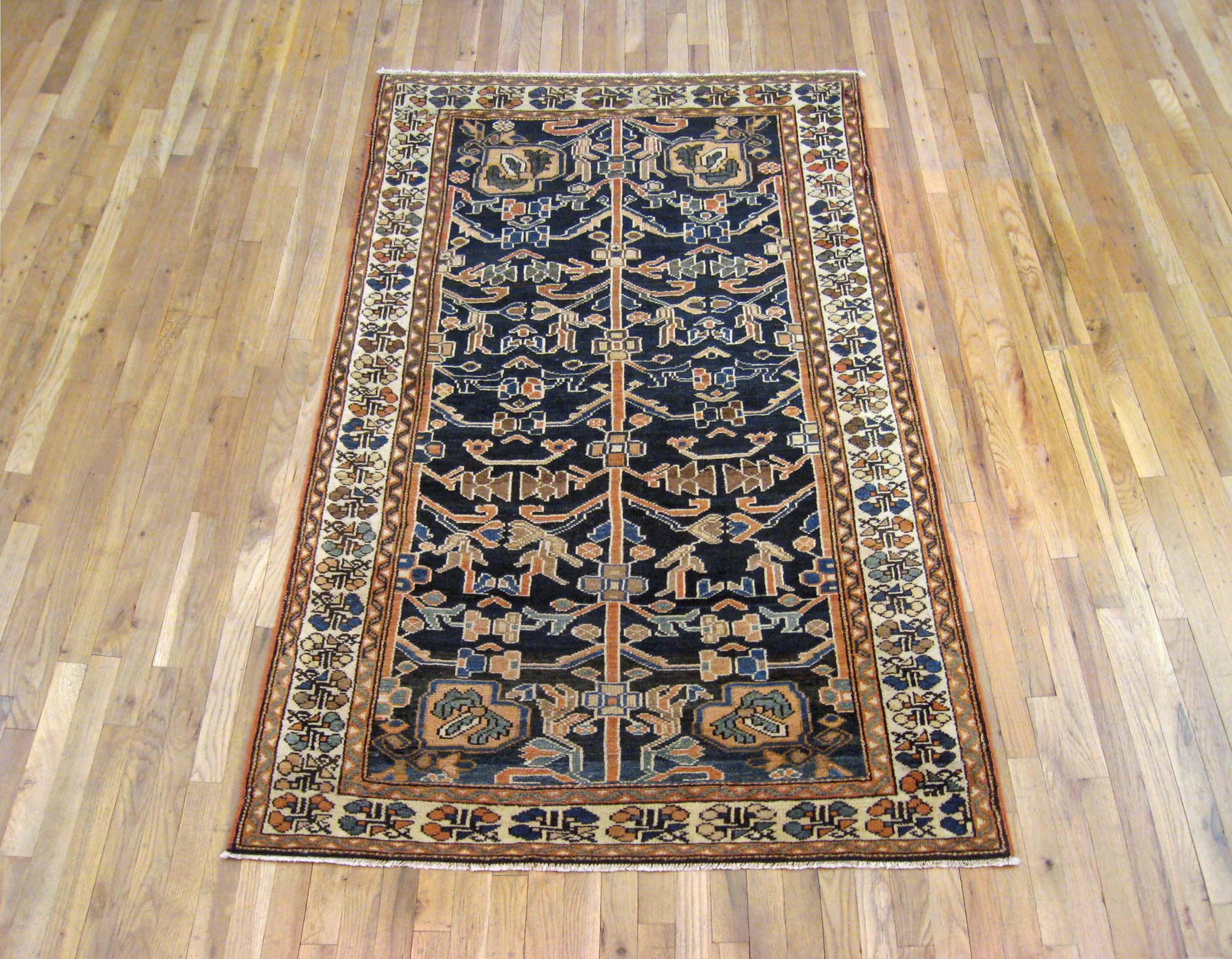 Antique Persian Baktiari Oriental Rug, Small size

An antique Baktiari oriental rug, size 6'9
