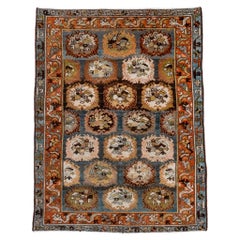 Antiker persischer Baktiary-Schmuckteppich, einzigartige Motive, blaues Feld und rostfarbene Bordüre