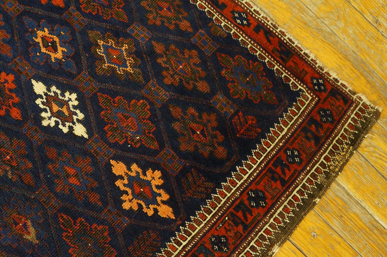 Fin du XIXe siècle Tapis de baluchon persan de la fin du XIXe siècle ( 2''3'''' x 2''9'''' - 68 x 83 ) en vente