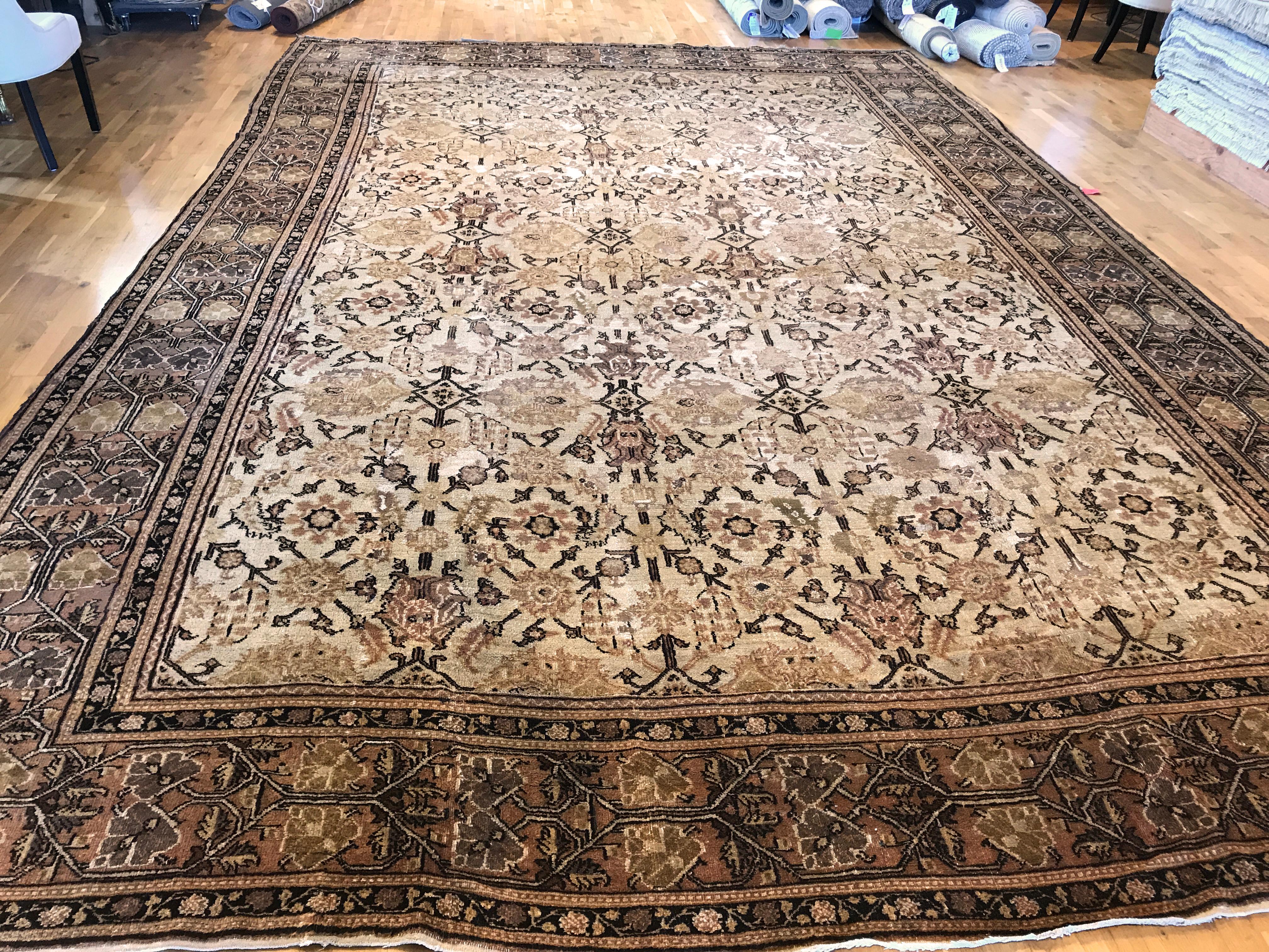Antique Persian Bashir rug

 All wool, natural vegetal dyes, hand knotted in Iran.